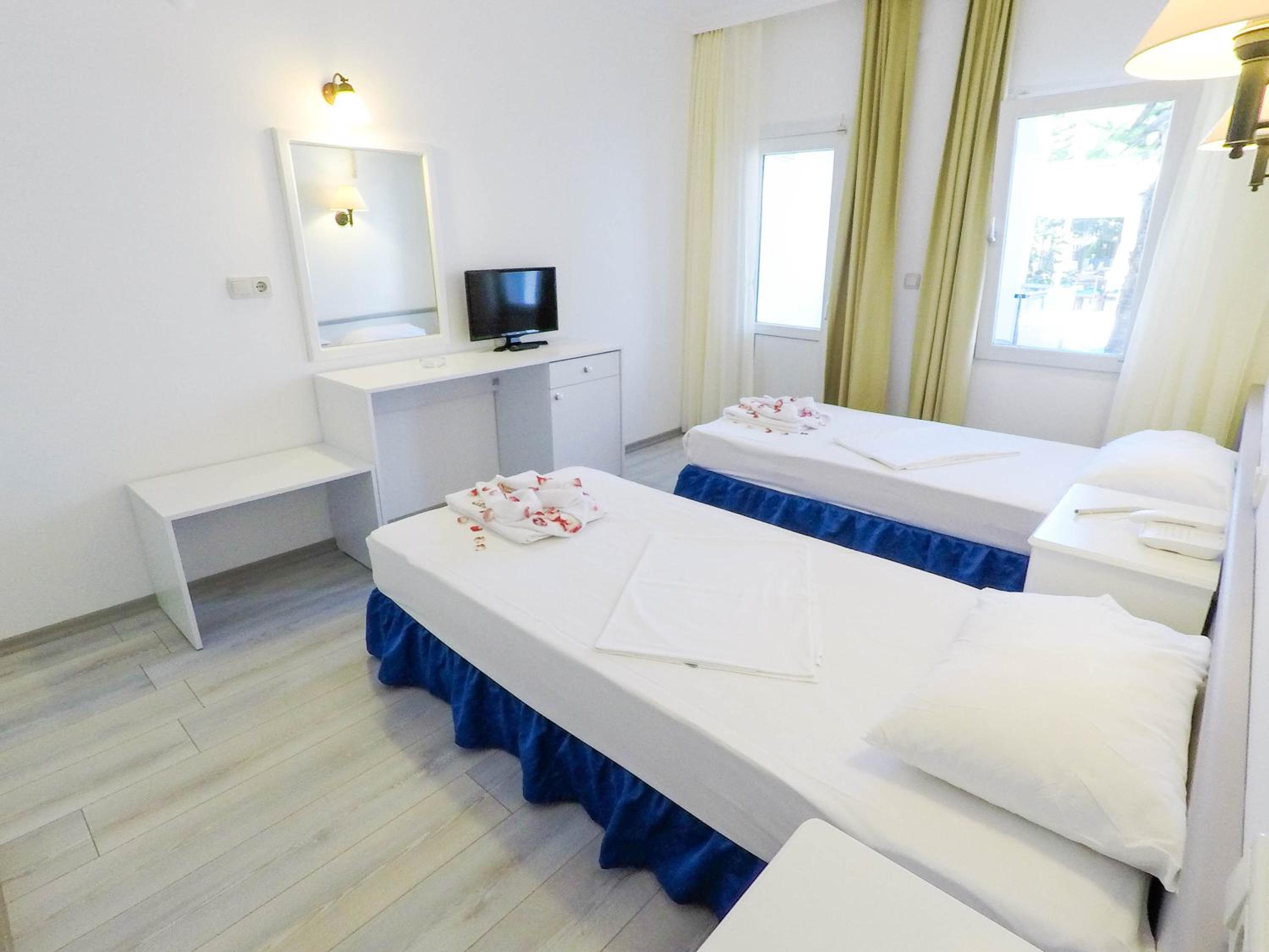 Standard Double Room - Photo 9