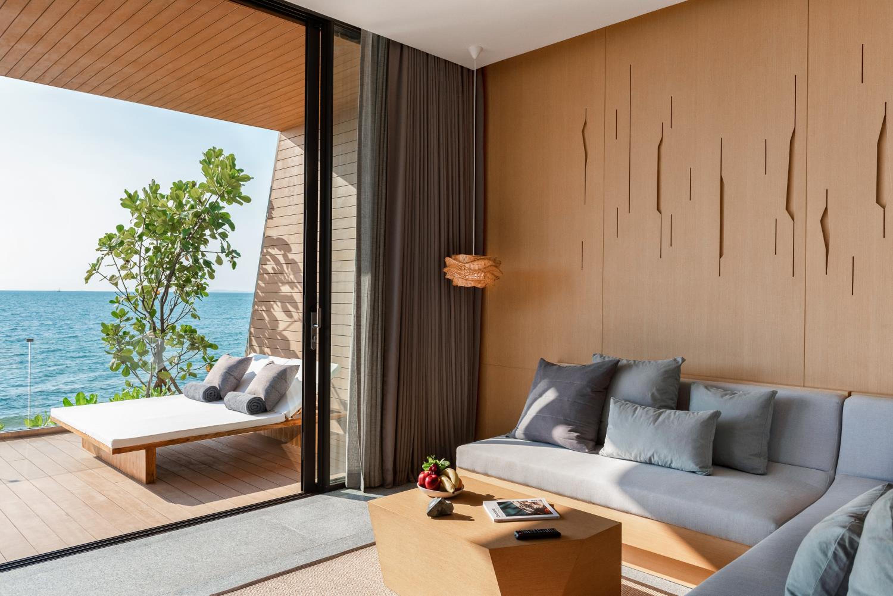 Beachfront Grand Pool Villa photo 2