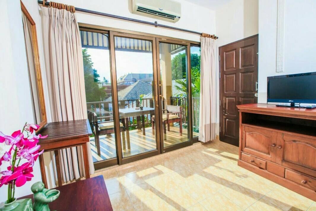Family Room with Balcony photo 3