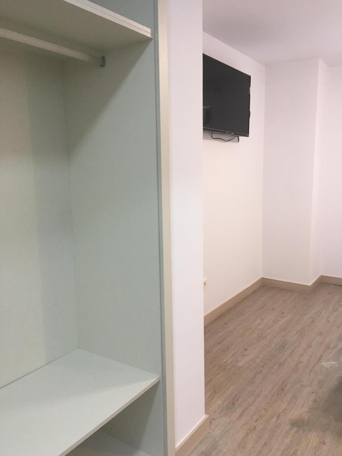 Twin Room - Photo 5