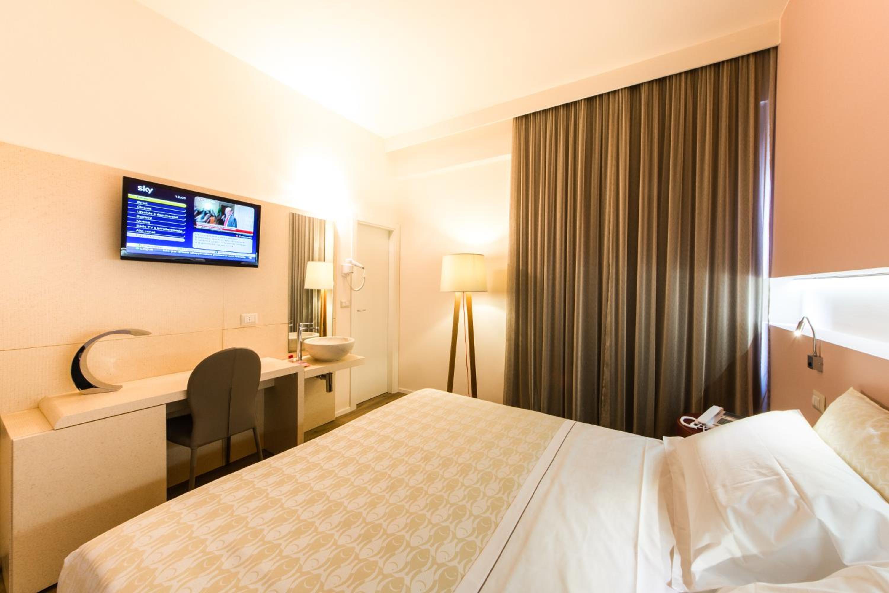 Superior Double or Twin Room - Photo 14