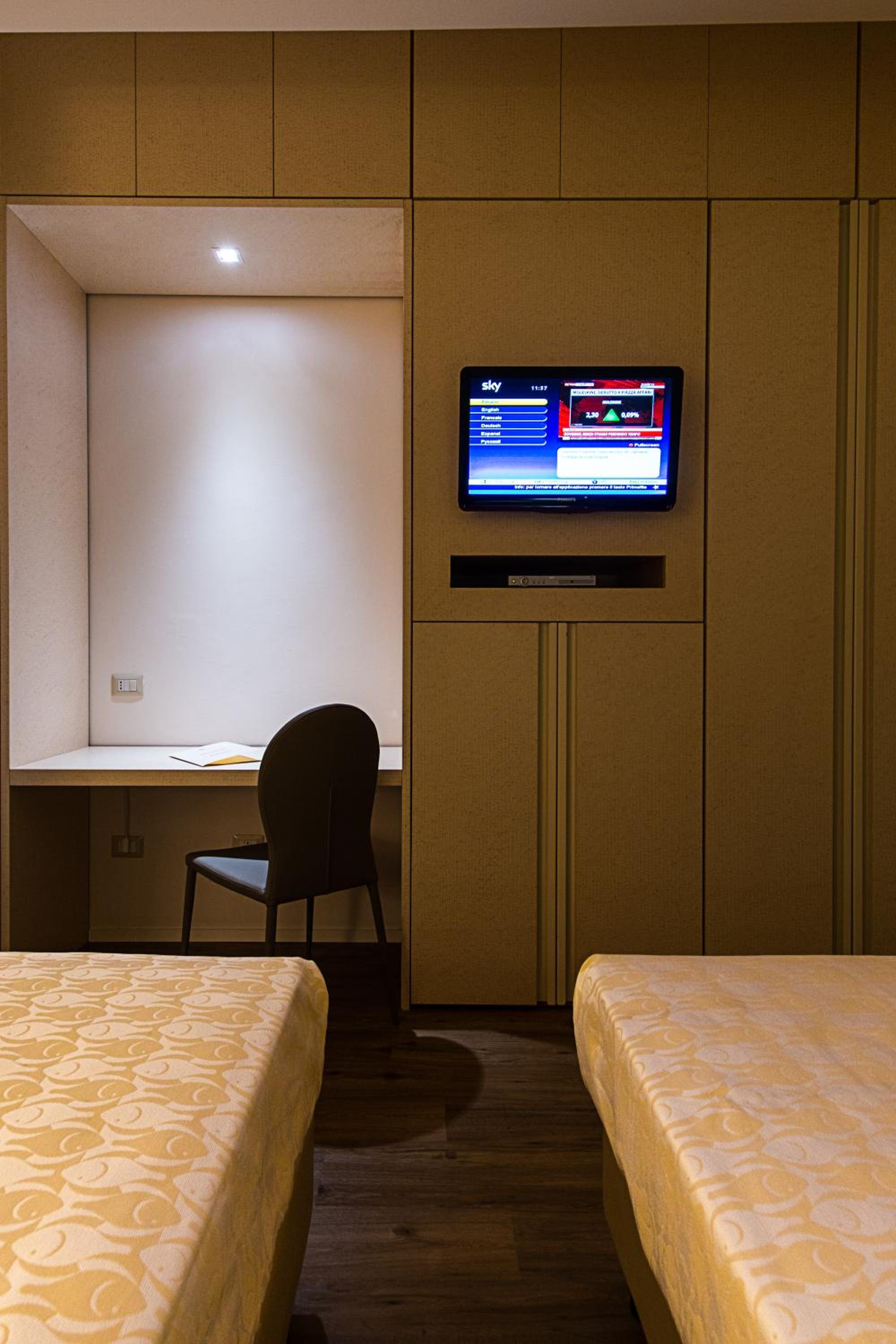 Superior Double or Twin Room - Photo 9