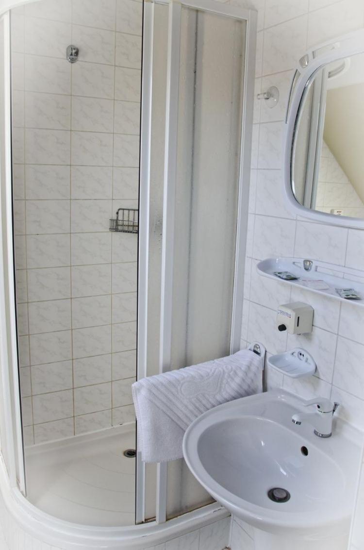 Double or Twin Room photo 2