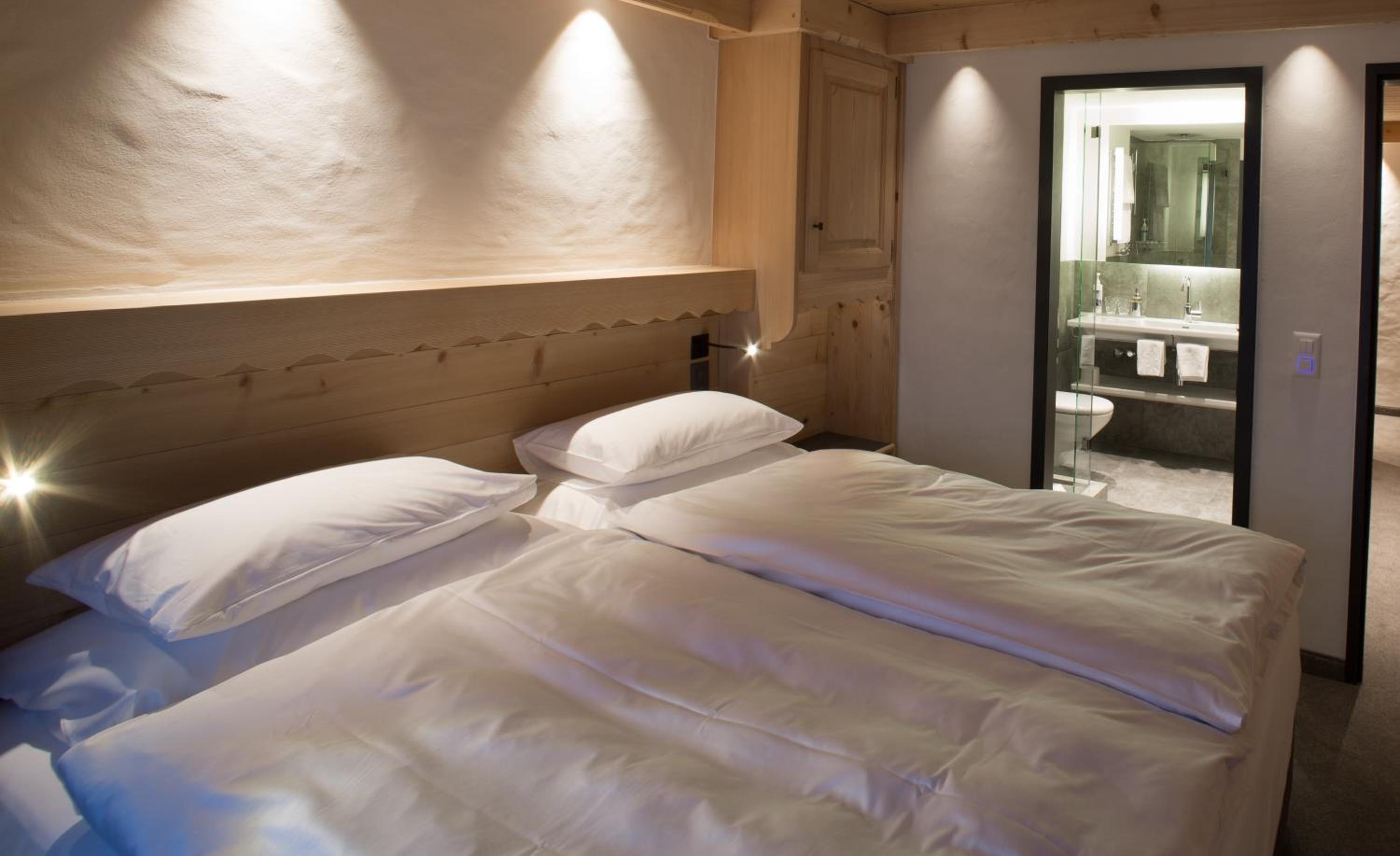 Two-Bedroom Suite - Photo 2