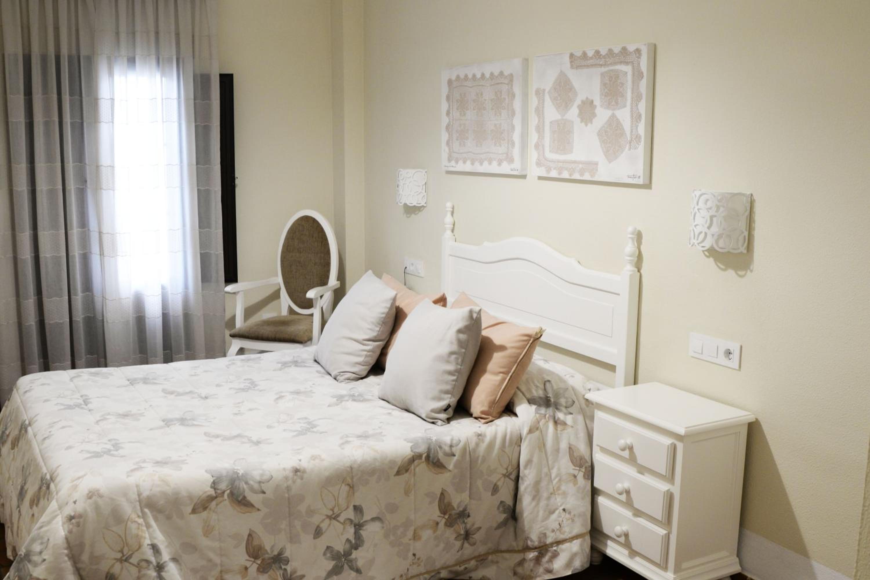 Twin Room - Photo 4