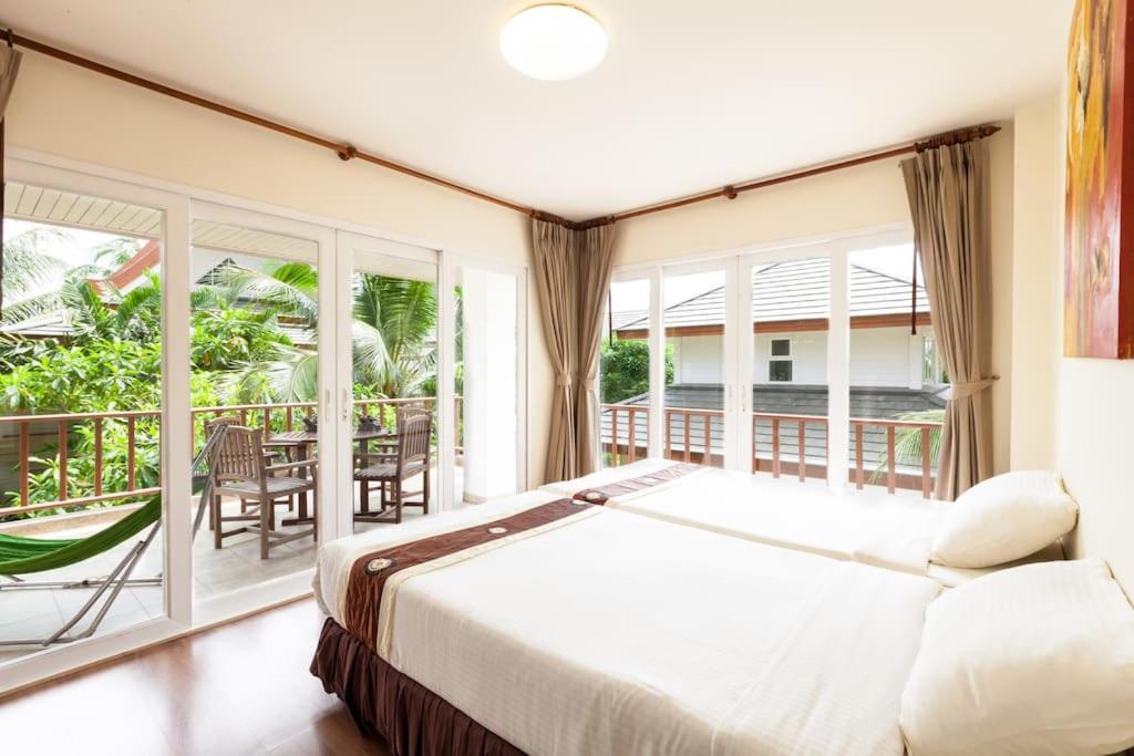 Villa - Photo 1