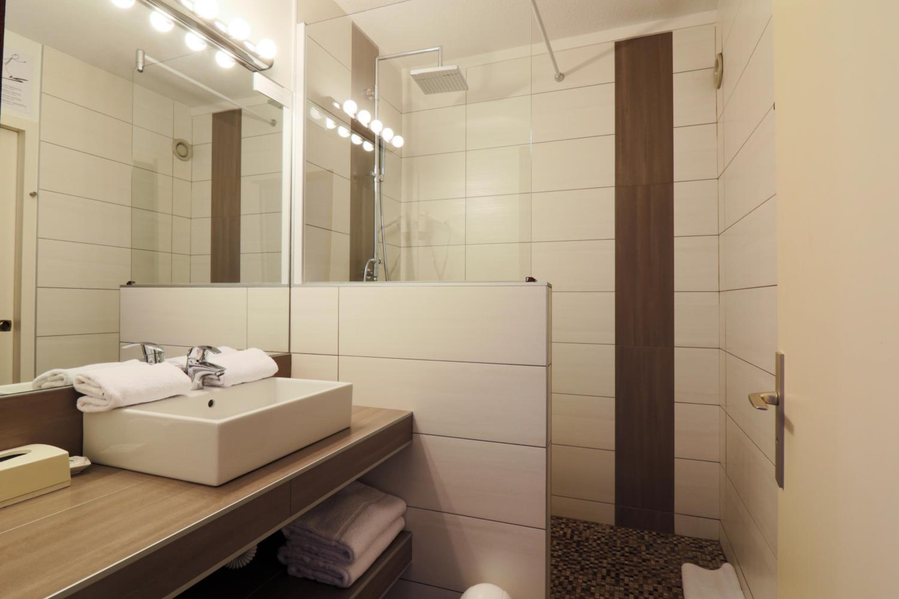 Comfort Room with Balcony  - Photo 2