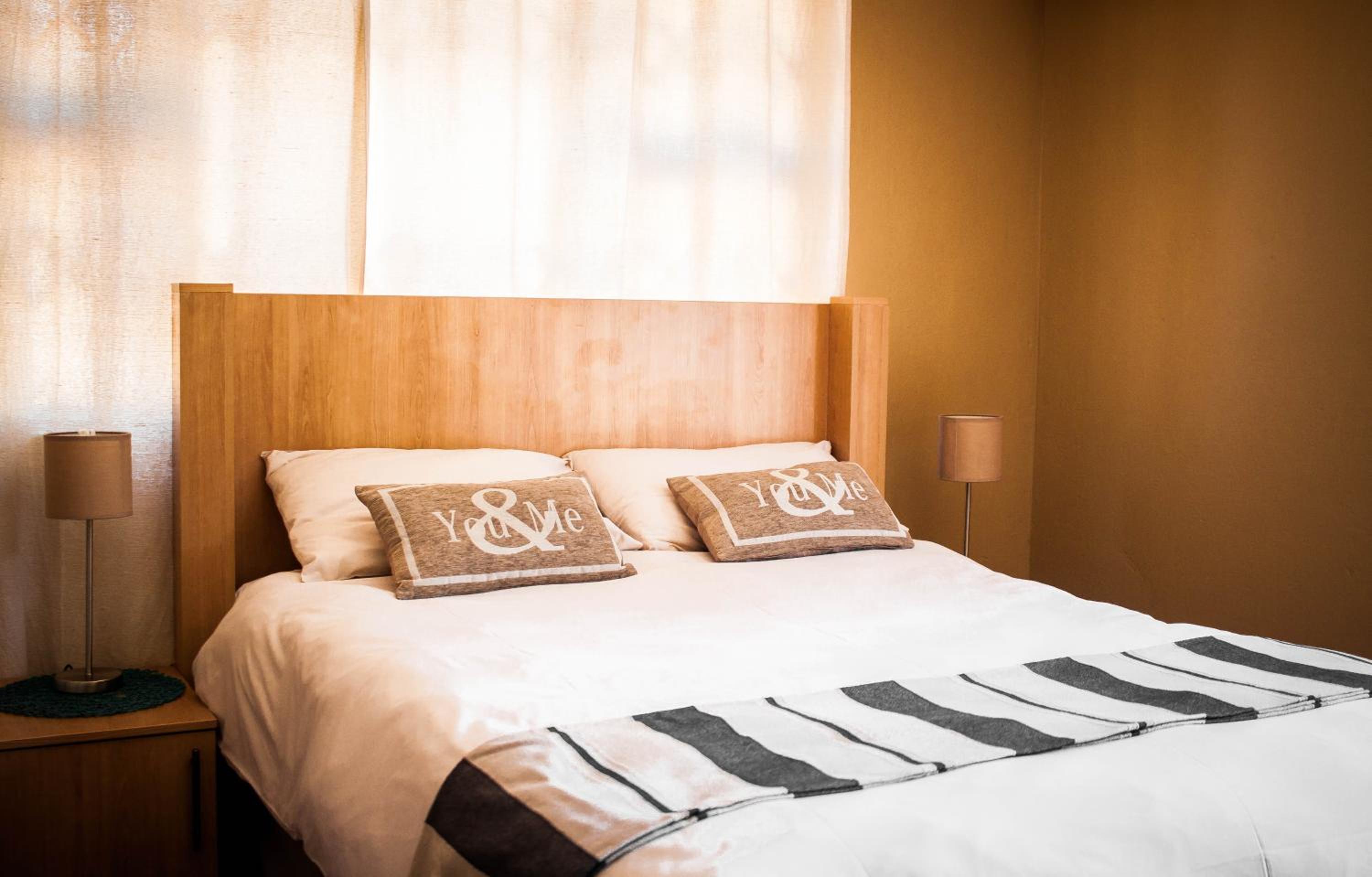 Deluxe Double Room (2 Adults + 1 Child) - Photo 1