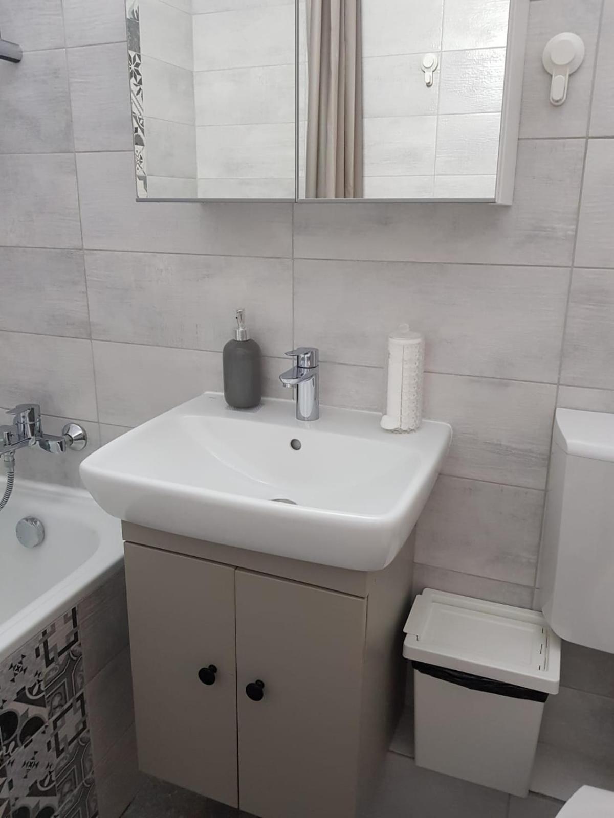 Studio Apartment - Photo 16