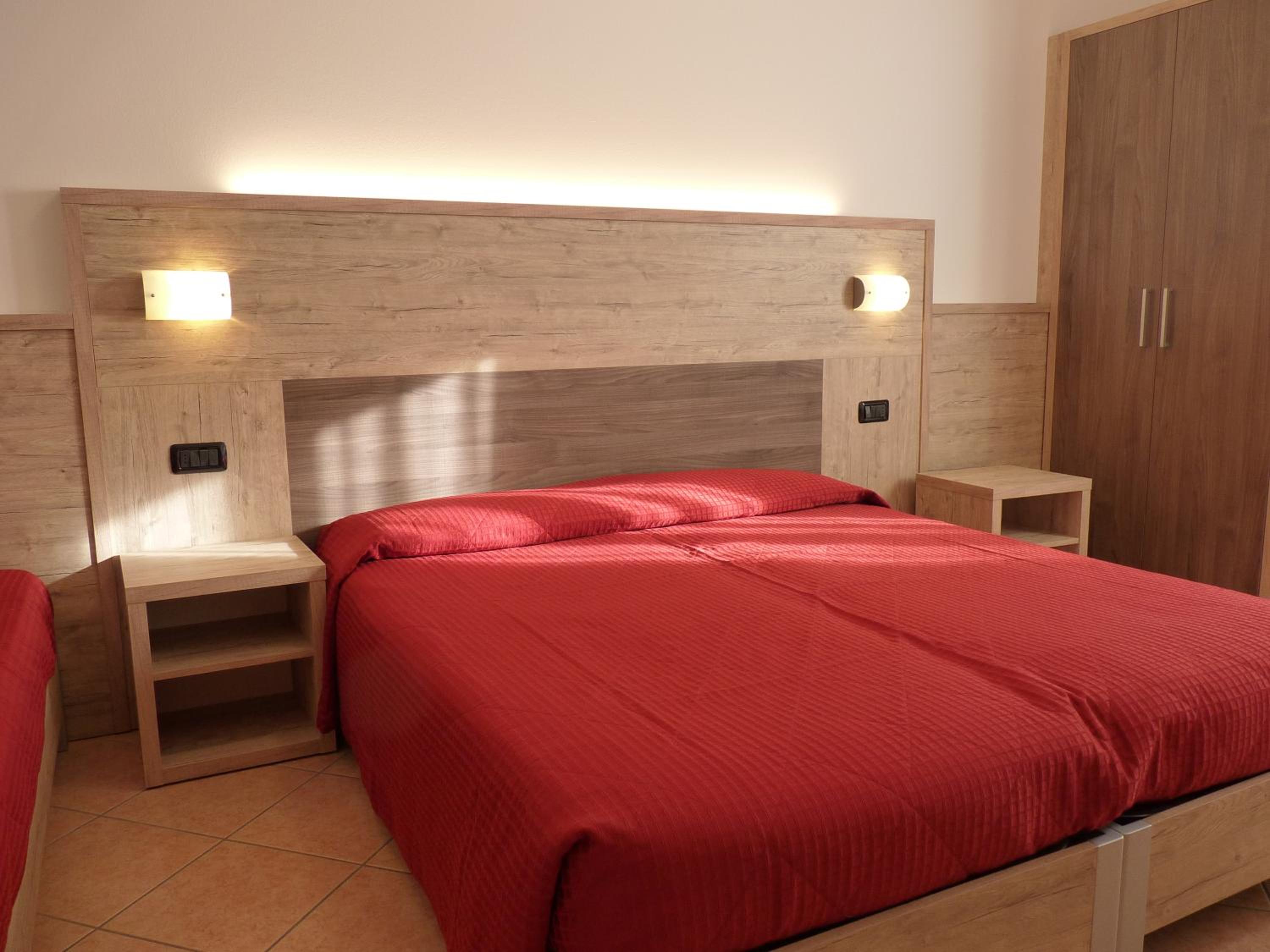 One-Bedroom Apartment (5 Adults) photo 3