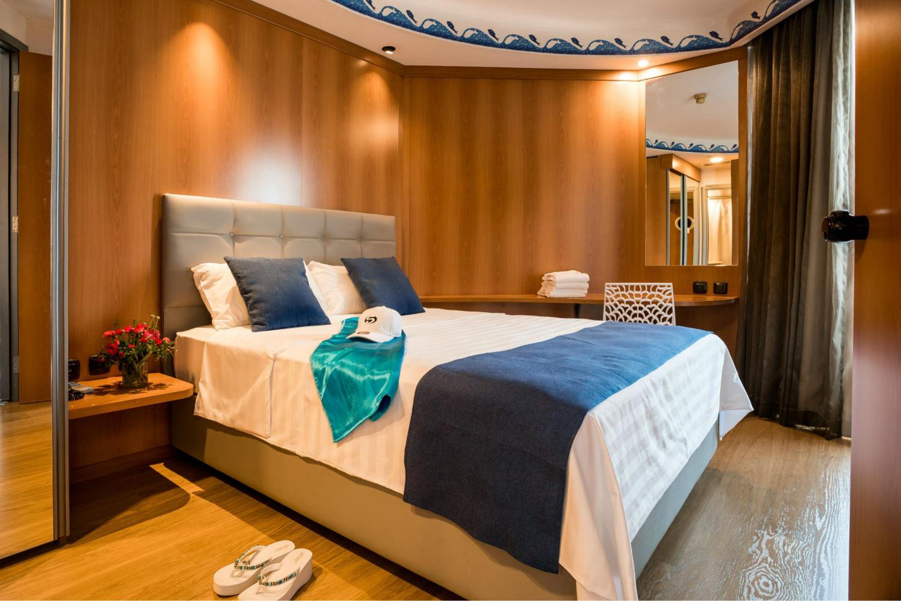 Superior Deluxe Suite - 2 Room+Balcony & Kitchenette - 164 ft² 4 Adult+1 Child photo 1