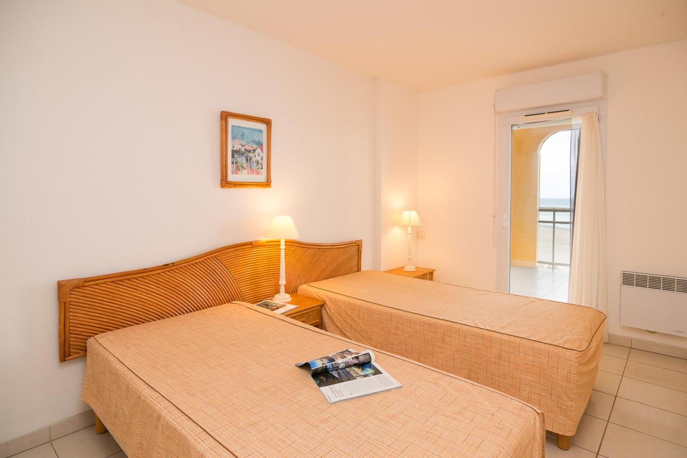 Apartment with Sea View - Photo 3