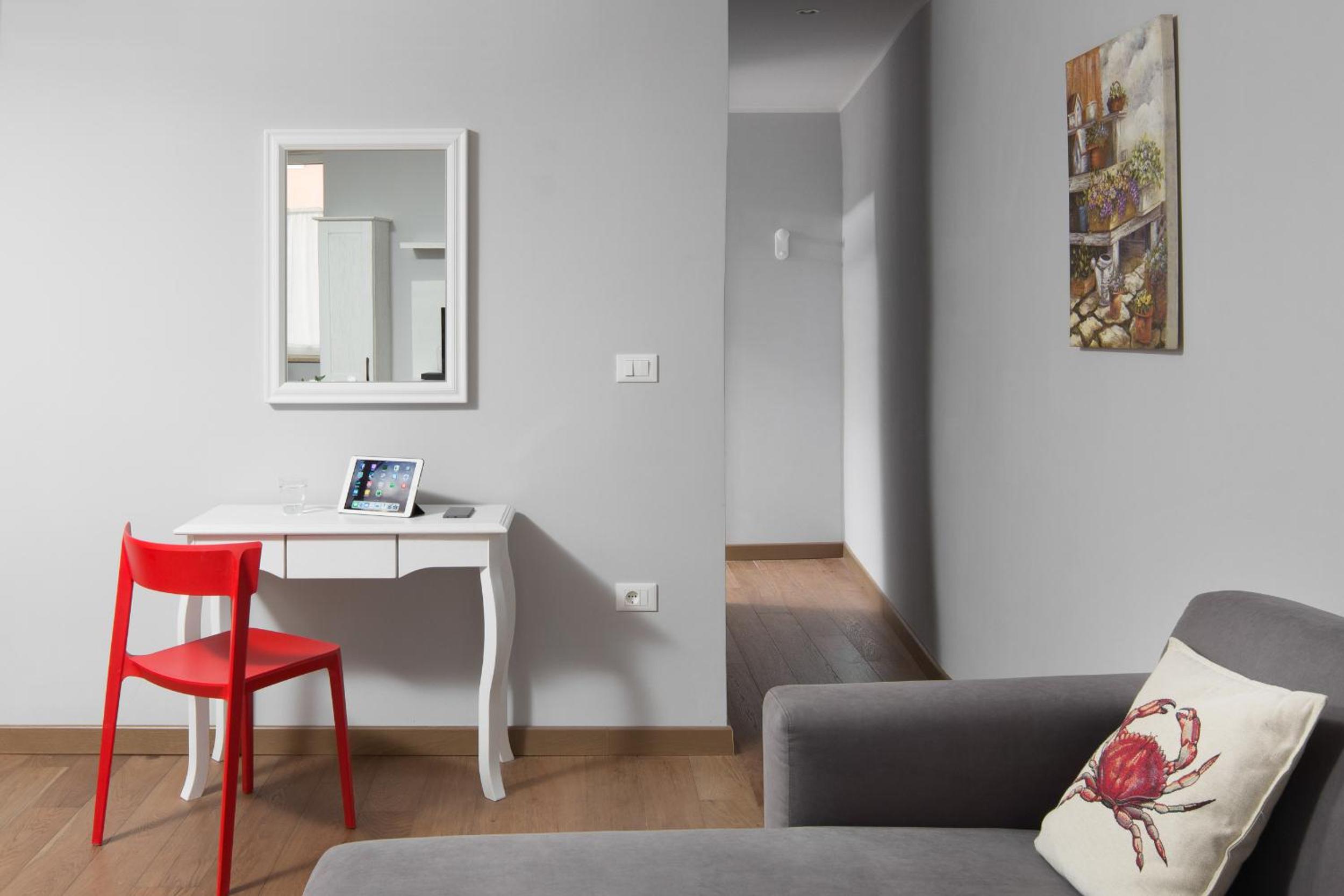 One-Bedroom Apartment photo 2
