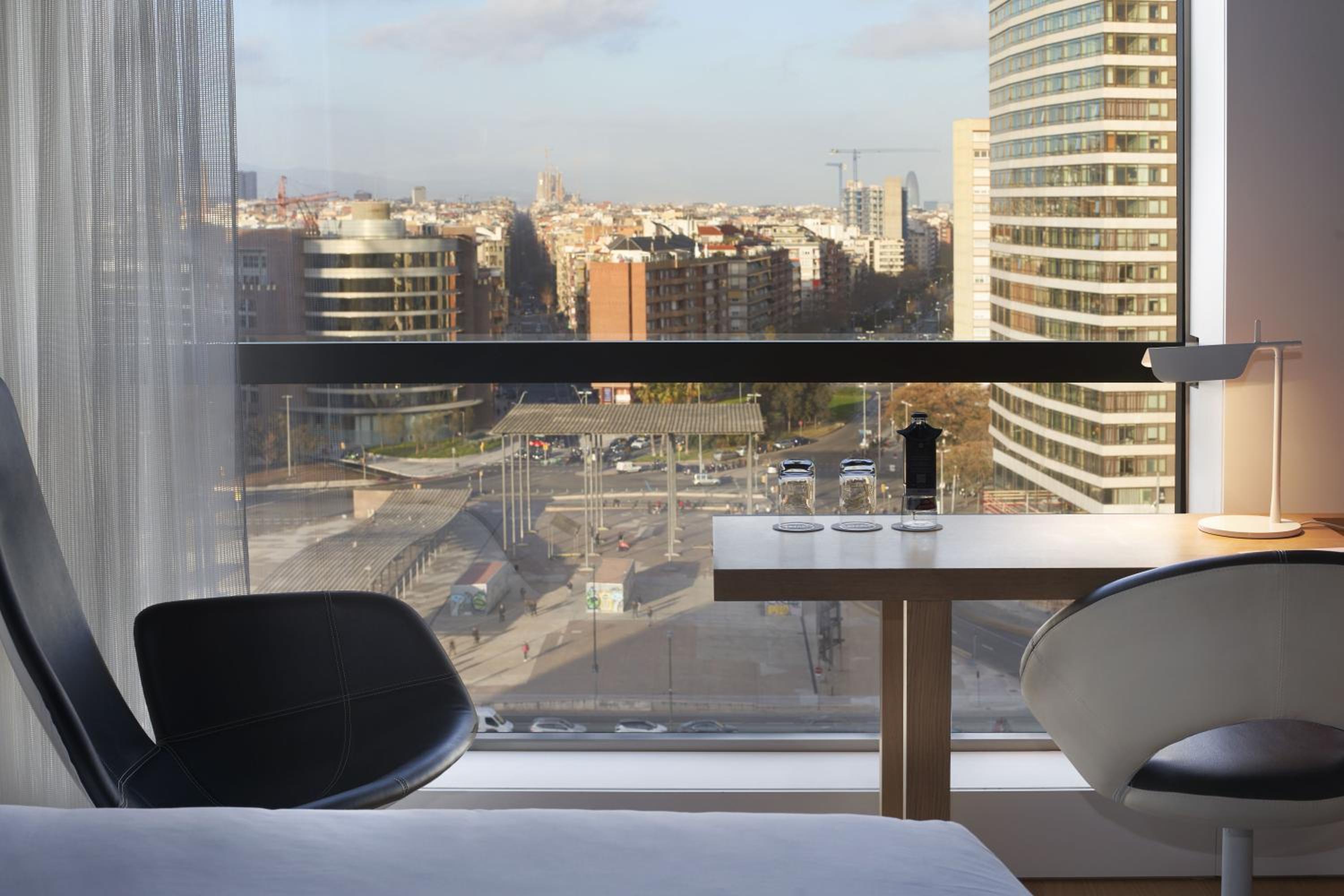 Deluxe Double Room with City View photo 3