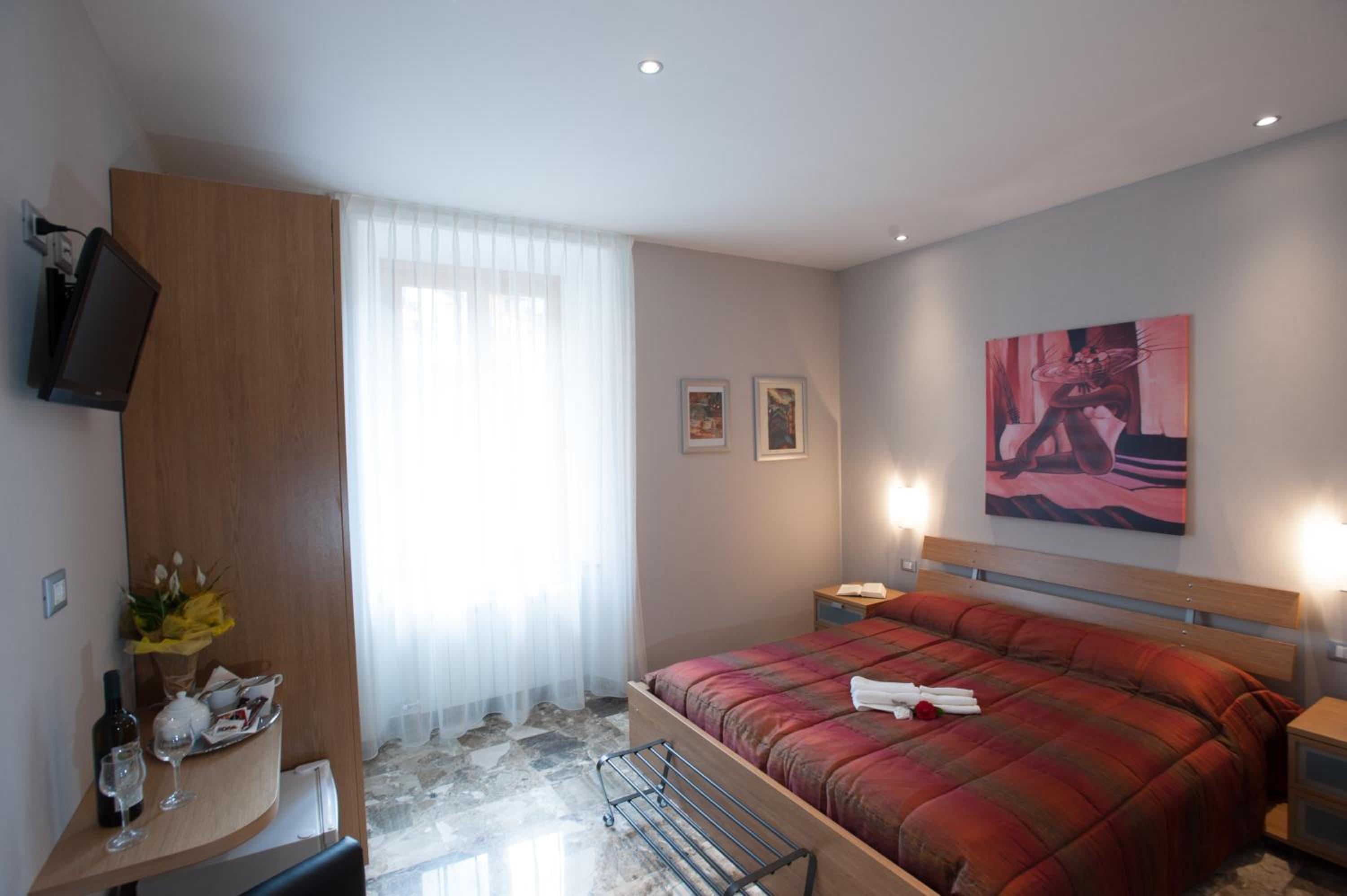 Double Room - Photo 7