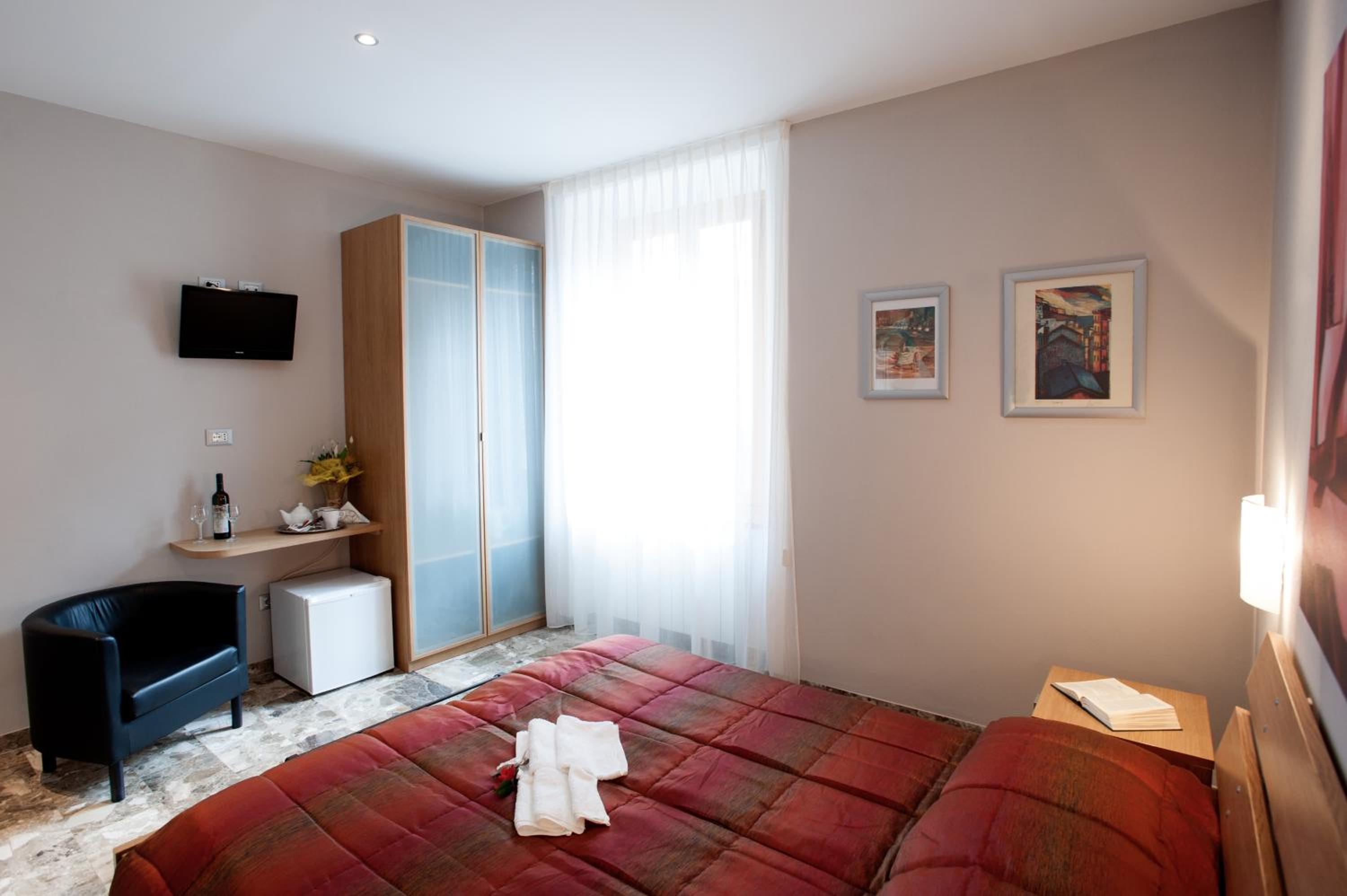 Double Room - Photo 2