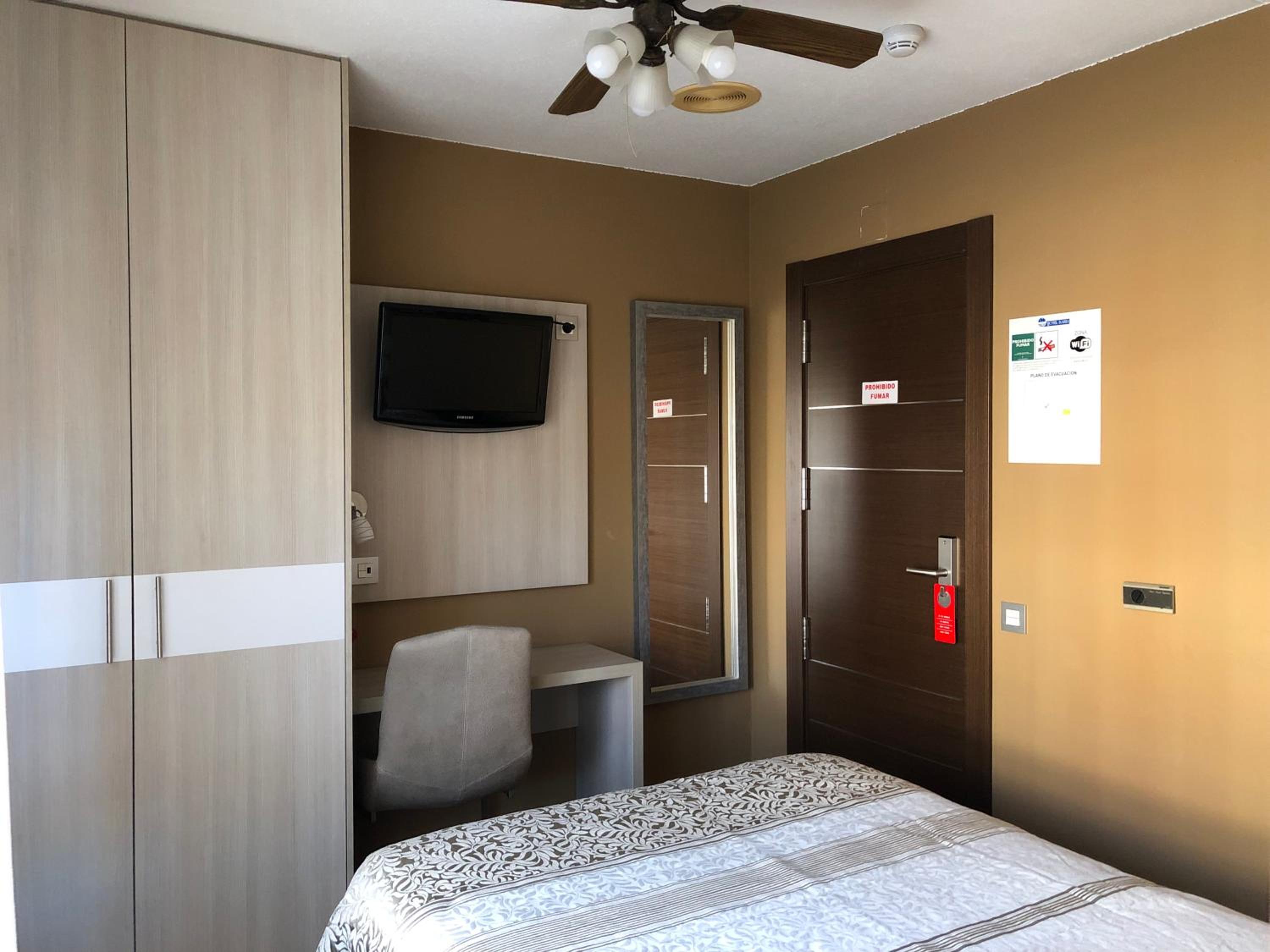 Single Room photo 3