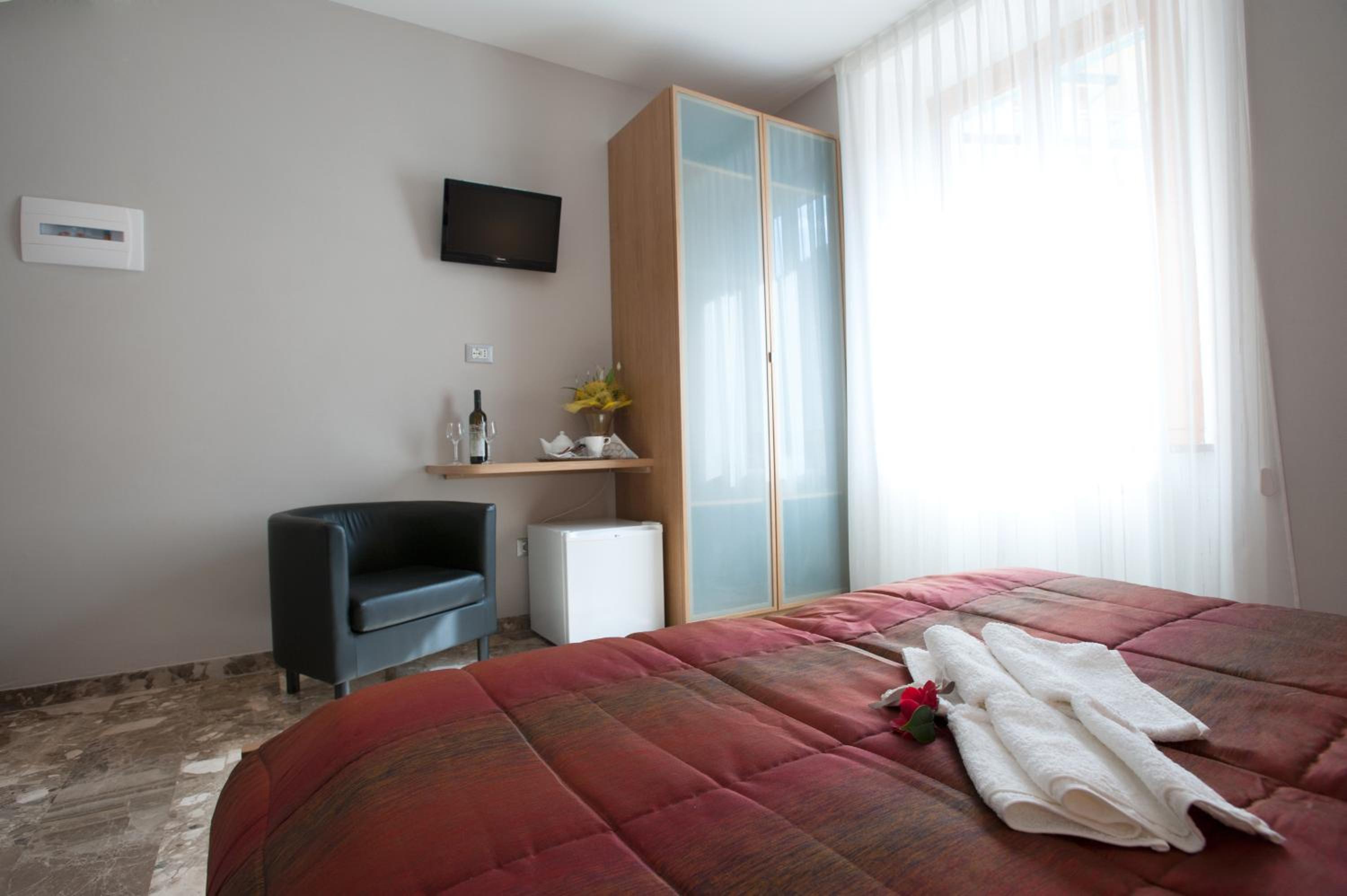 Double Room - Photo 13