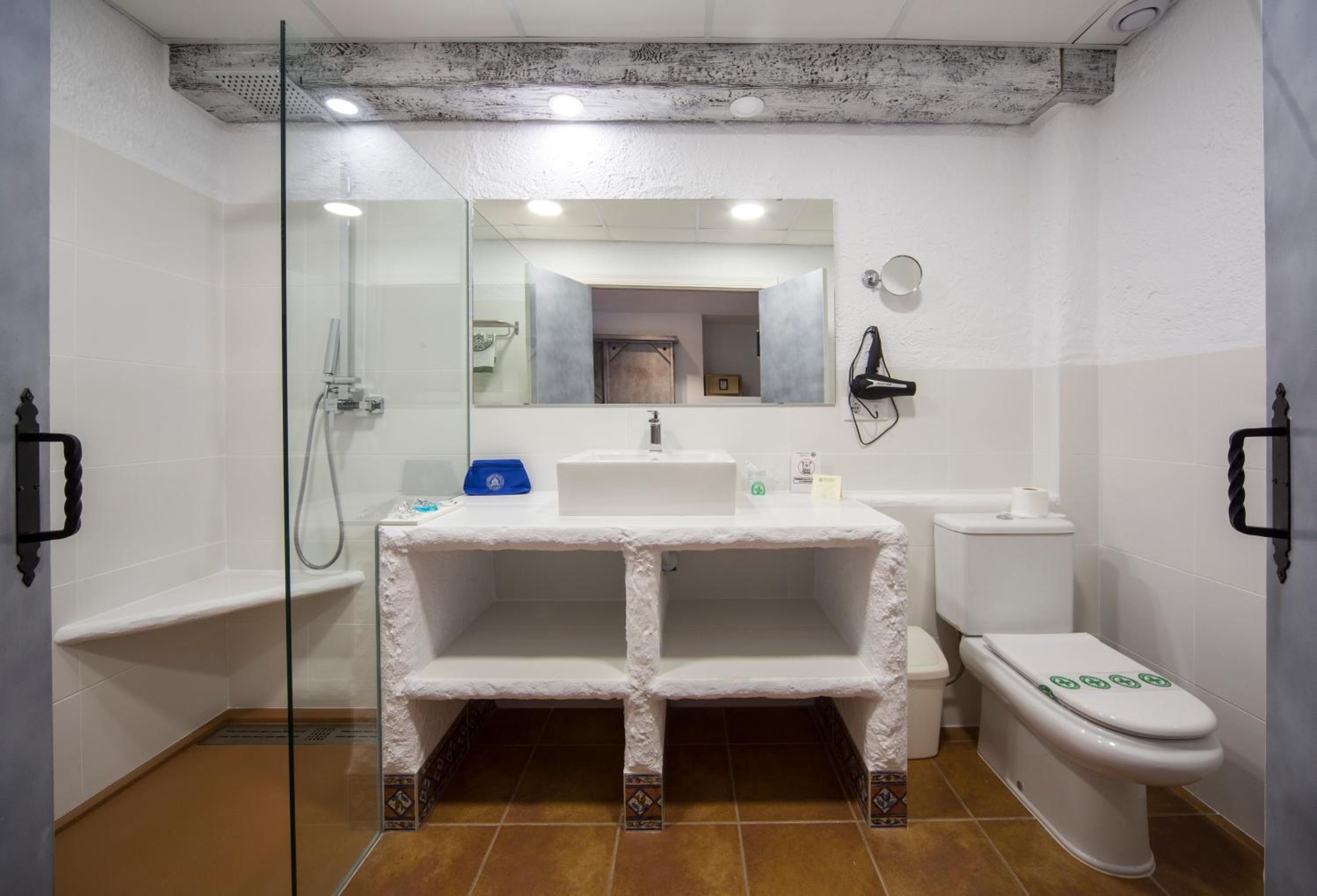 Budget Double or Twin Room - Photo 2