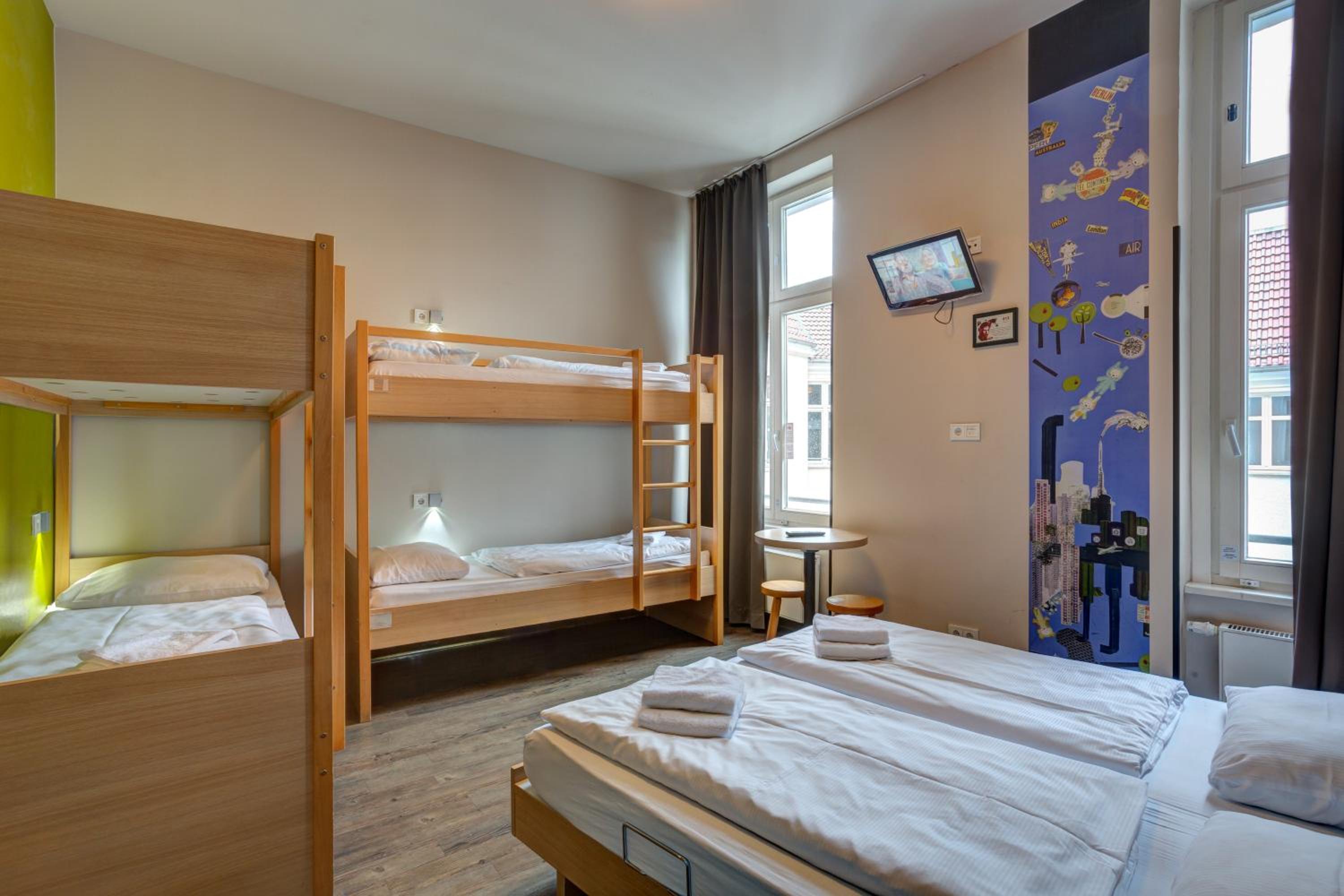 6-Bed Room photo 3