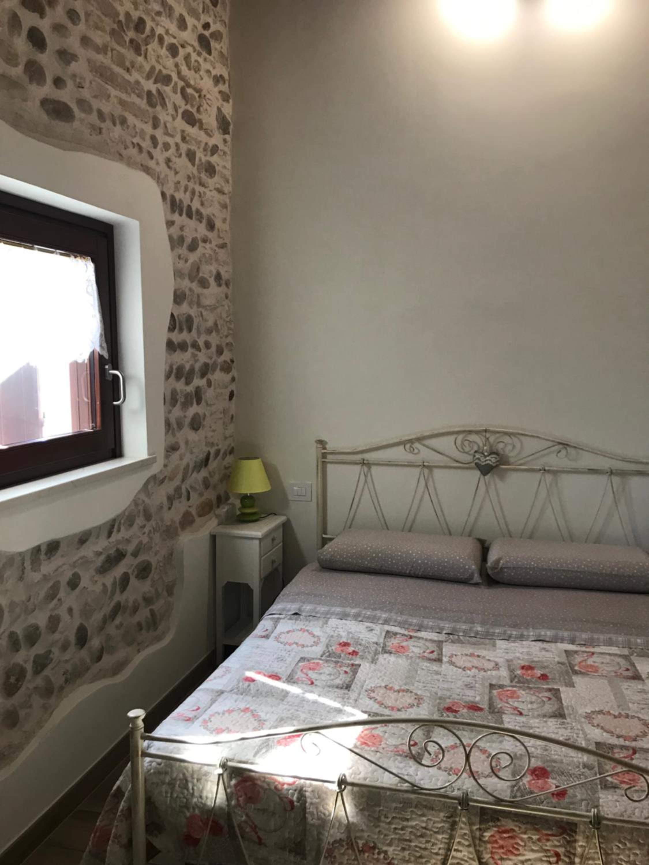 Double Room with Private Bathroom - Photo 2
