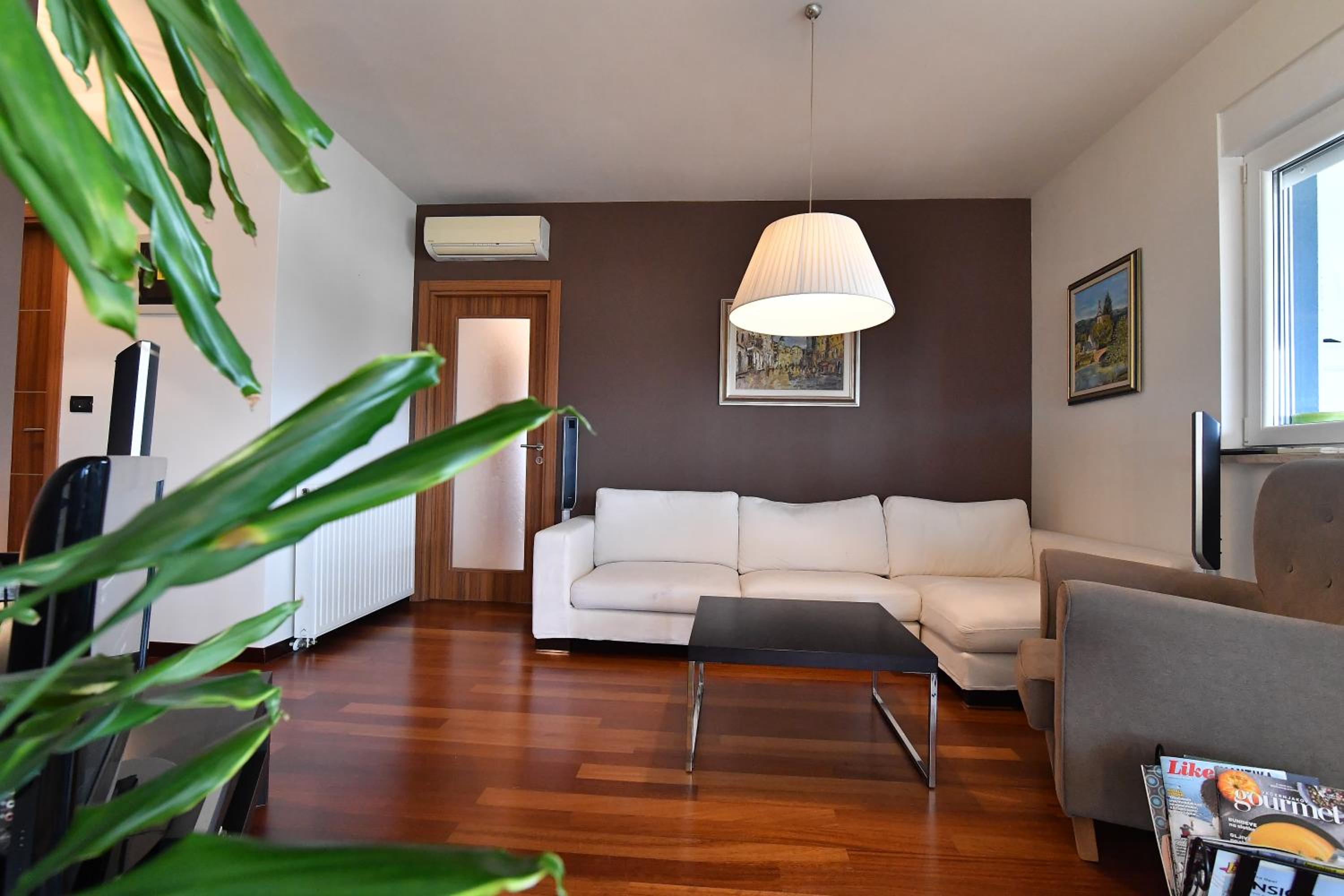 Penthouse Apartment - Photo 34