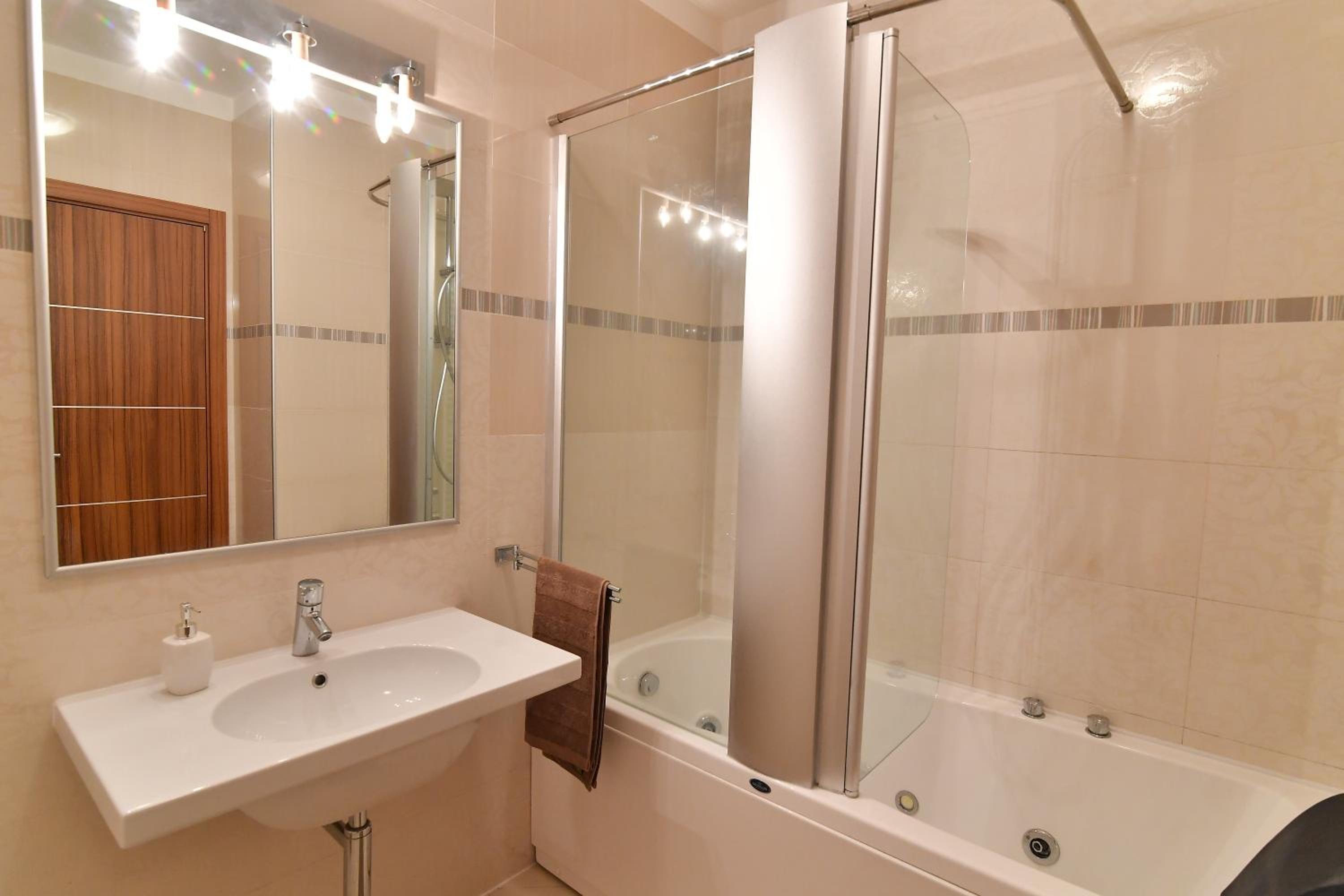 Penthouse Apartment - Photo 2