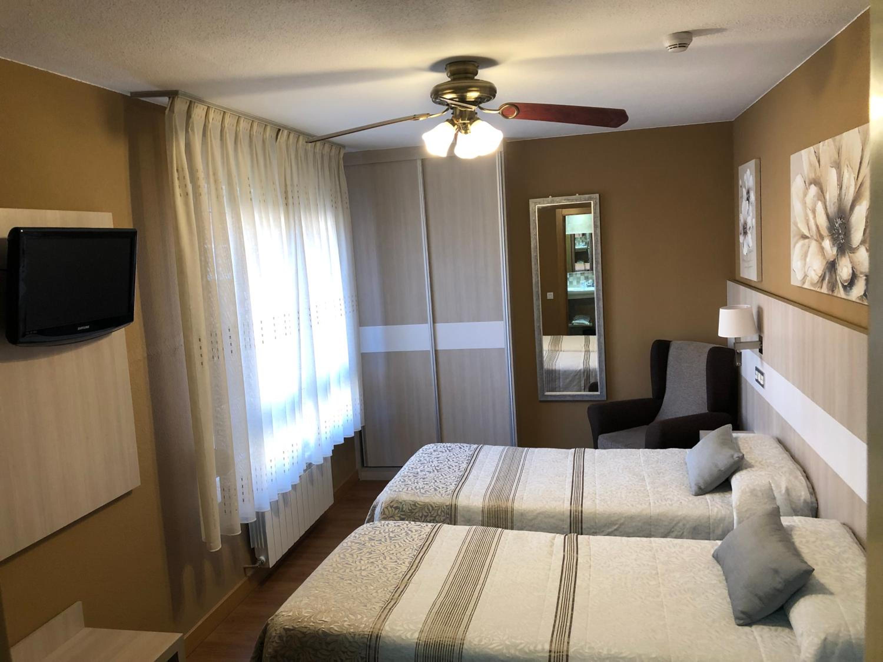 Double or Twin Room photo 3
