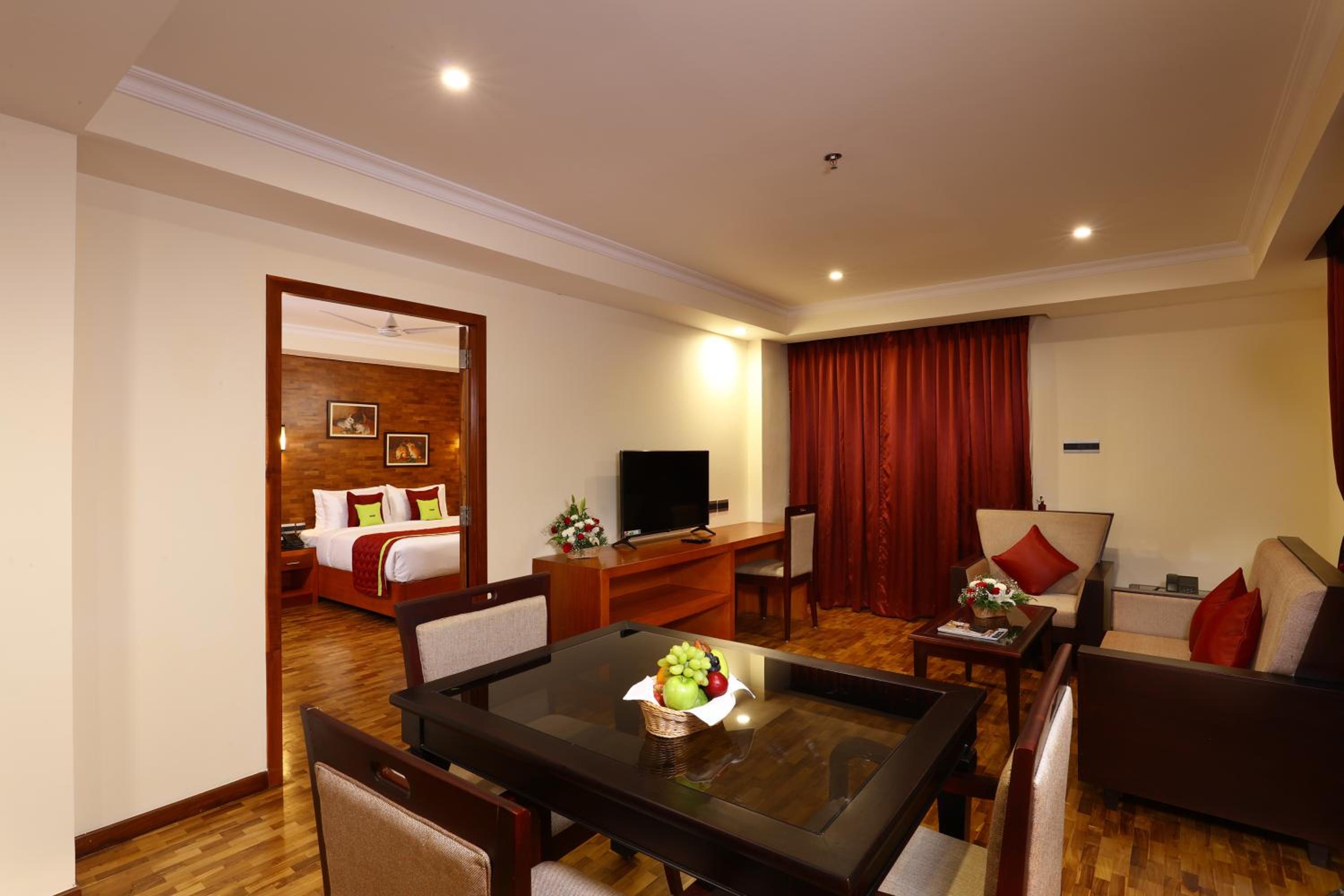 Suite with City View - Photo 4