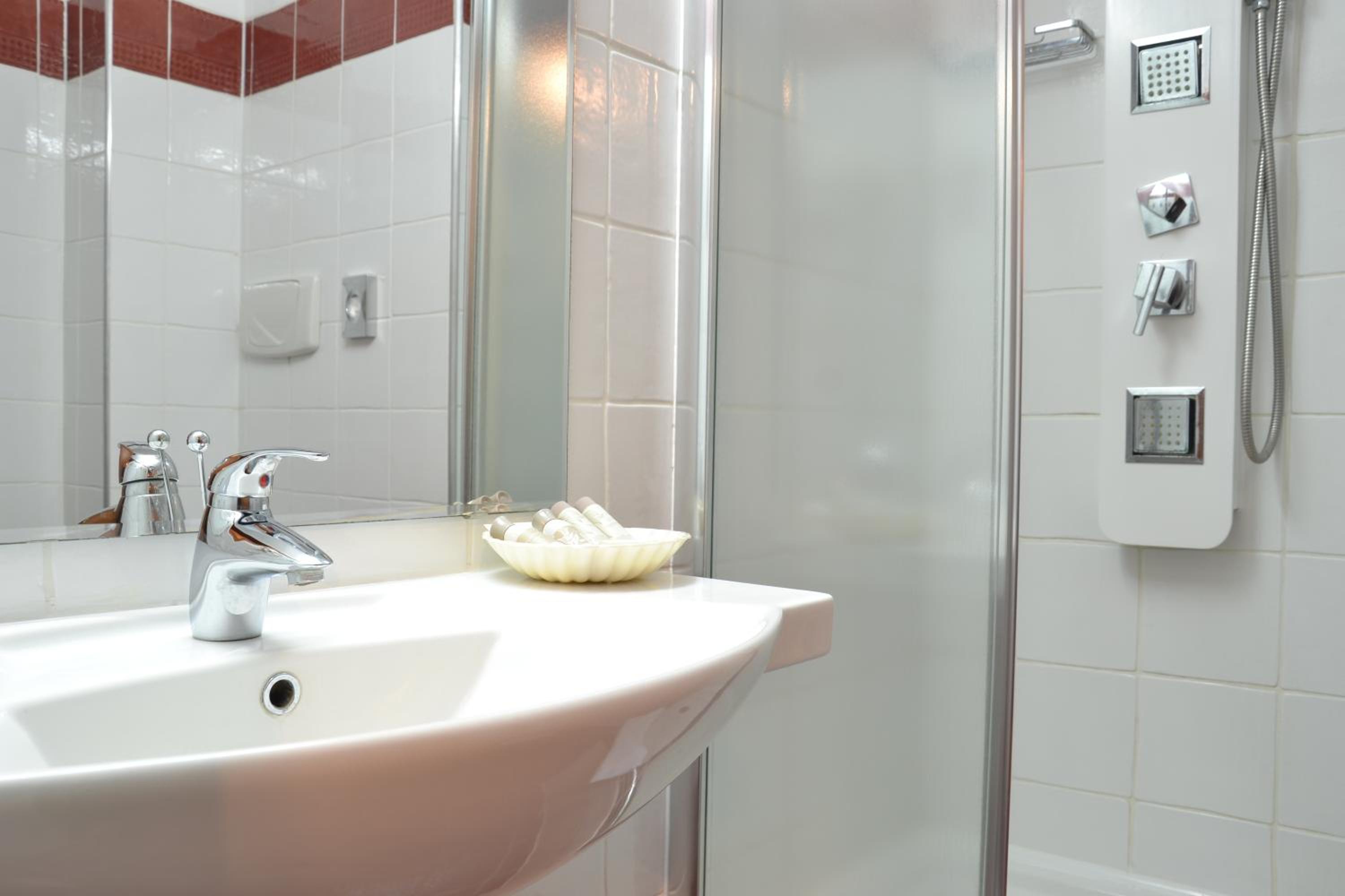 King Suite - Photo 9