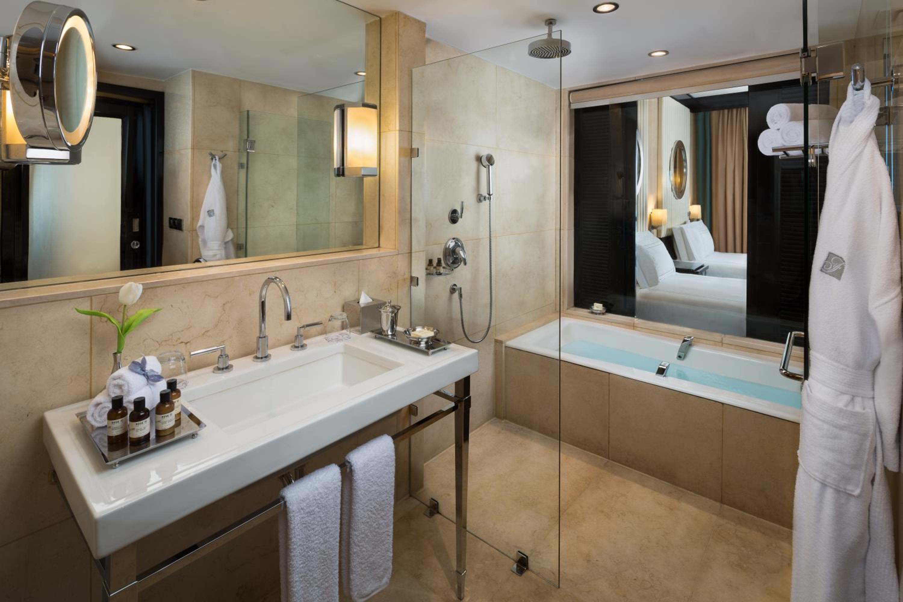 Fairmont Gold Room with Partial Nile View-  Lounge access photo 3