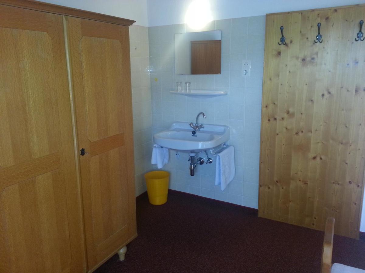Standard Double Room with Balcony and Shared Bathroom photo 3