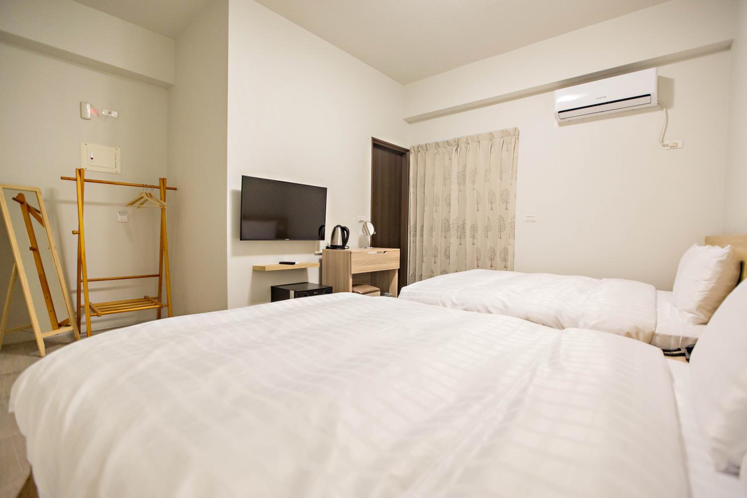 Basic Triple Room photo 2