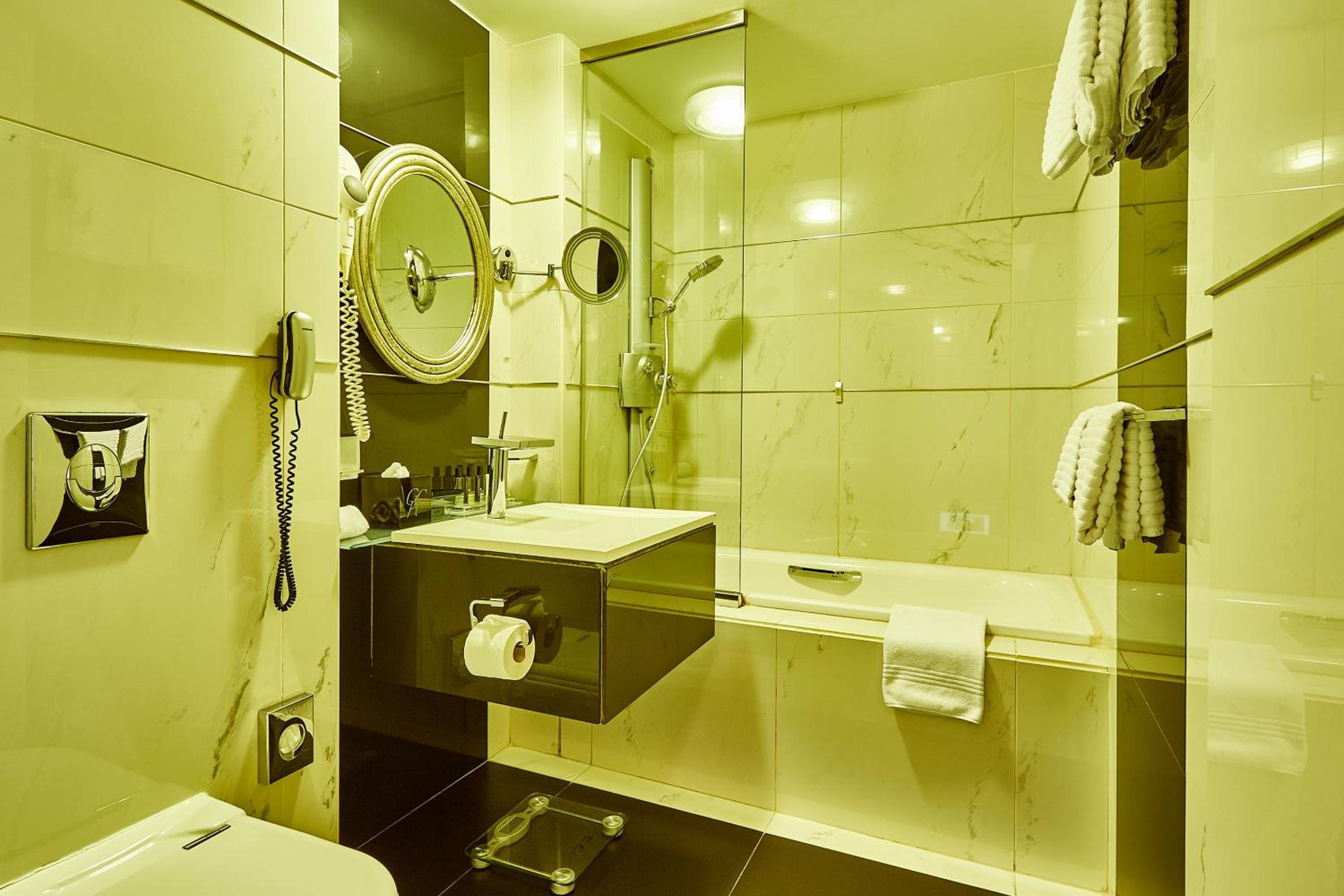 Standard Double Room - Photo 12
