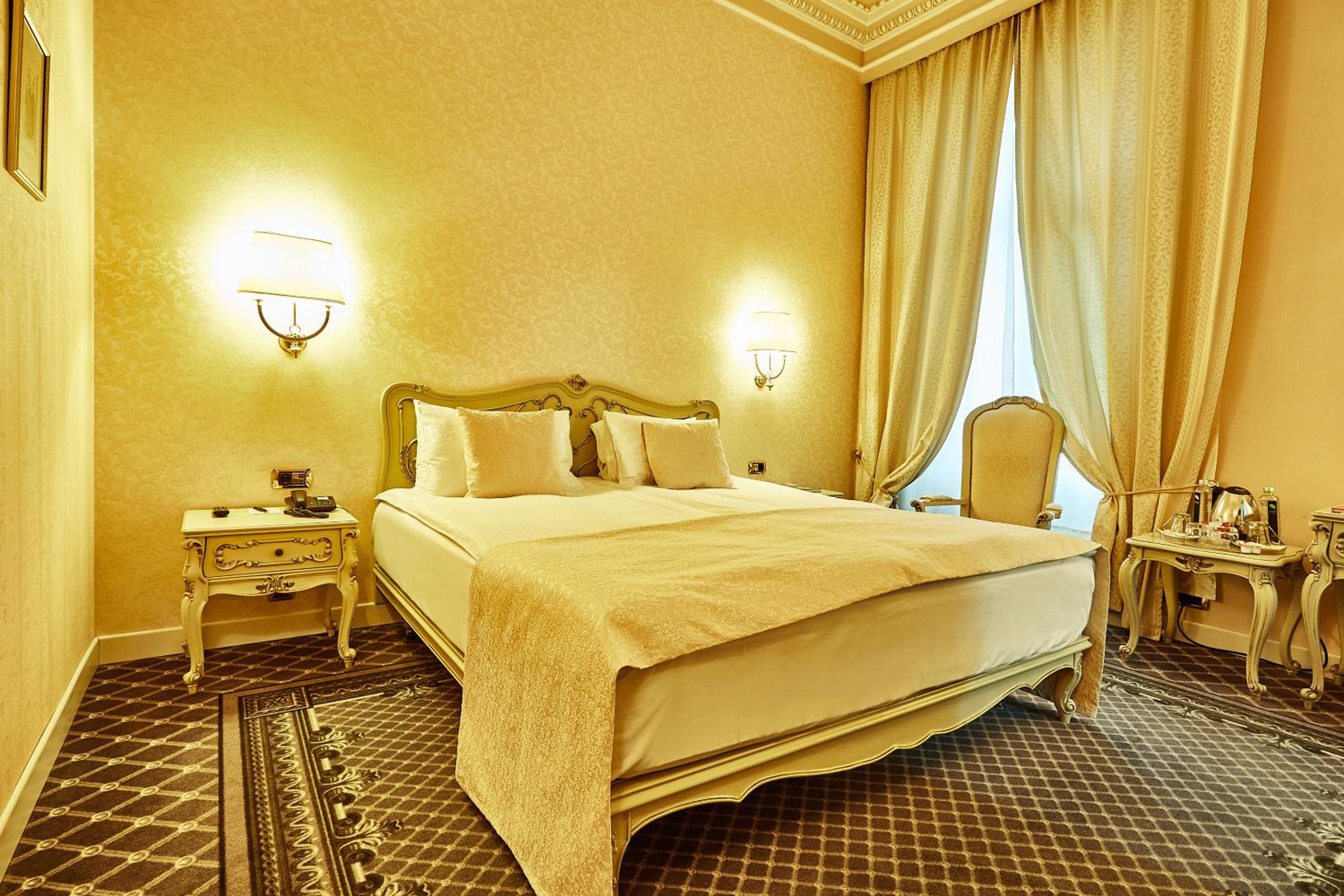 Standard Double Room - Photo 8