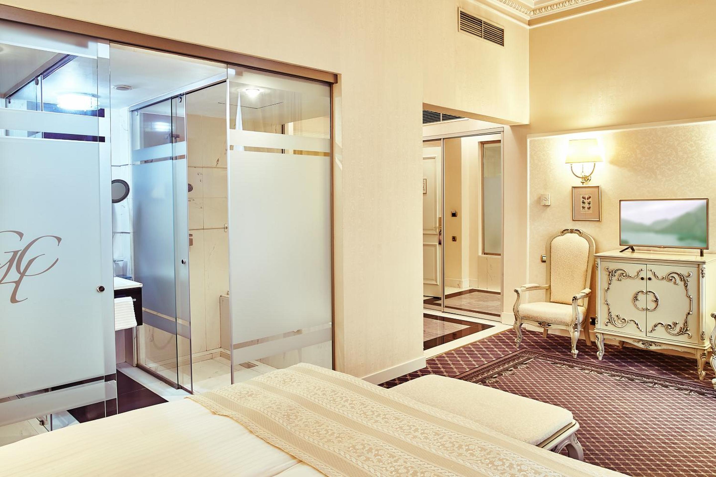 Deluxe Double Room - Photo 11