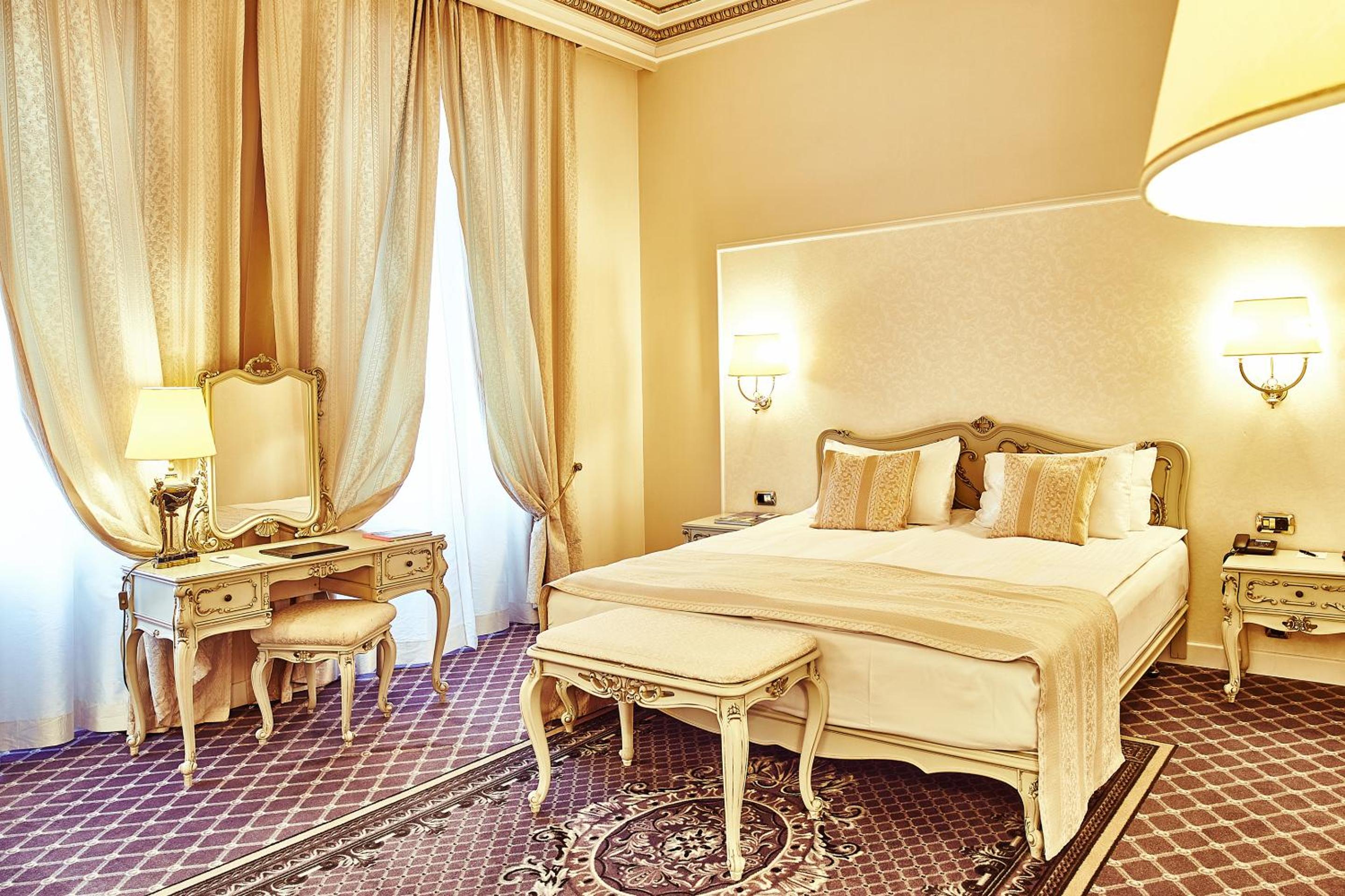 Deluxe Double Room - Photo 1