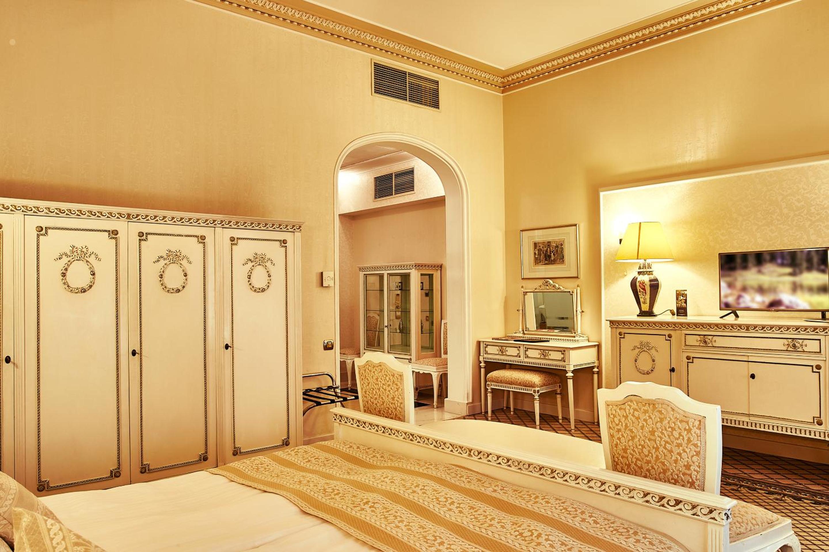 Deluxe Double Room - Photo 10