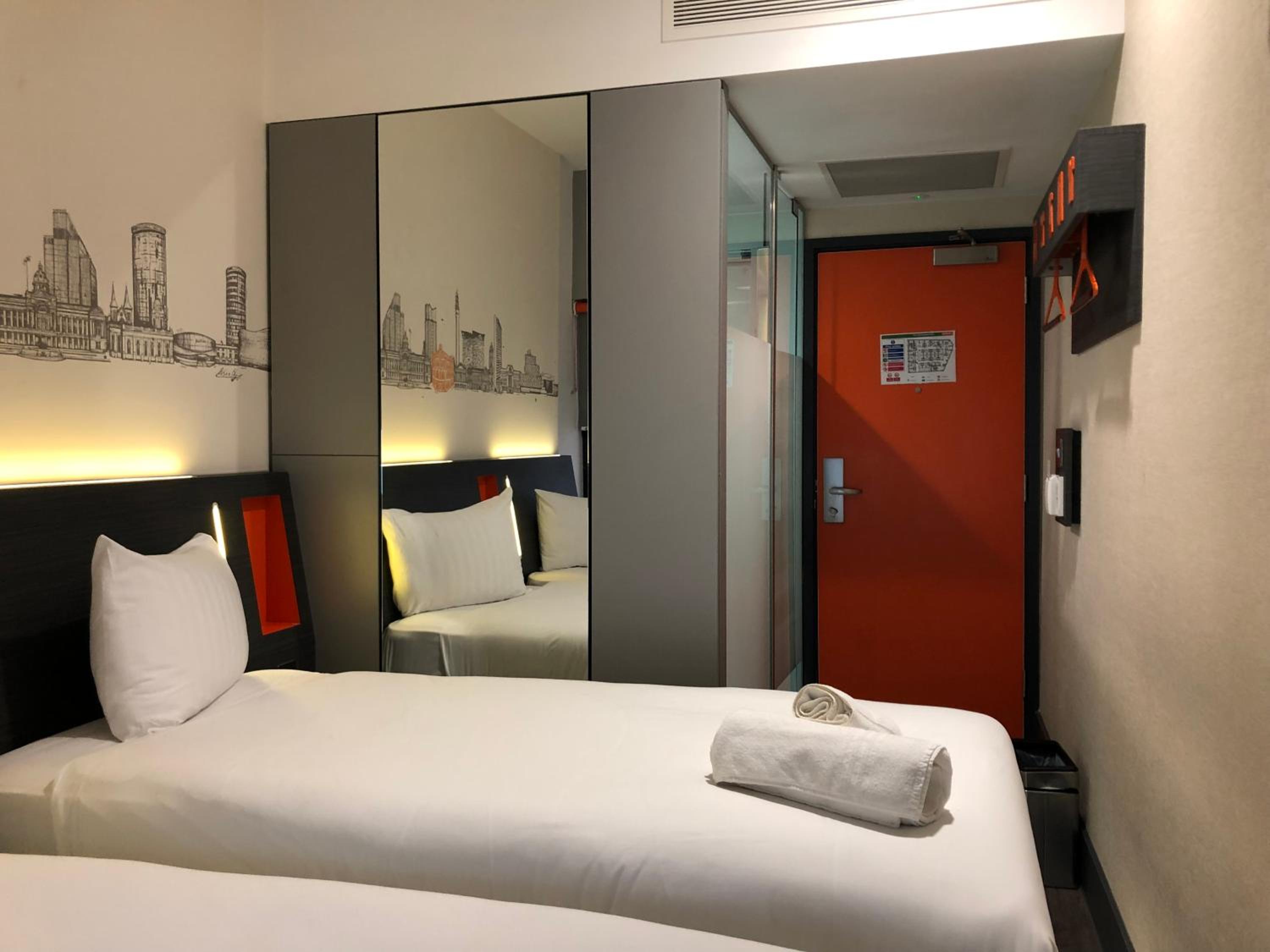 Twin Room with Window photo 3