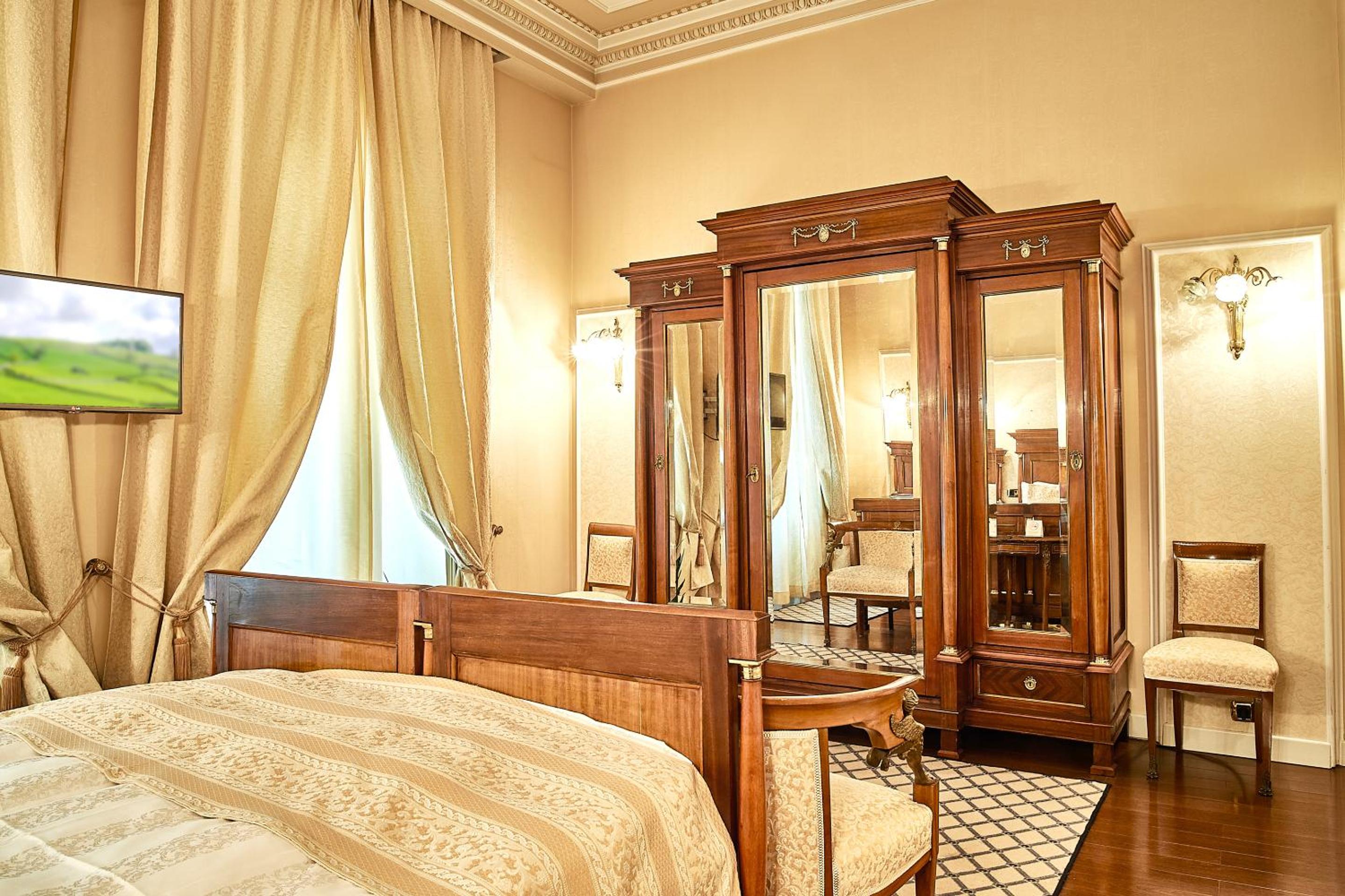 Senior Suite Double - Photo 11