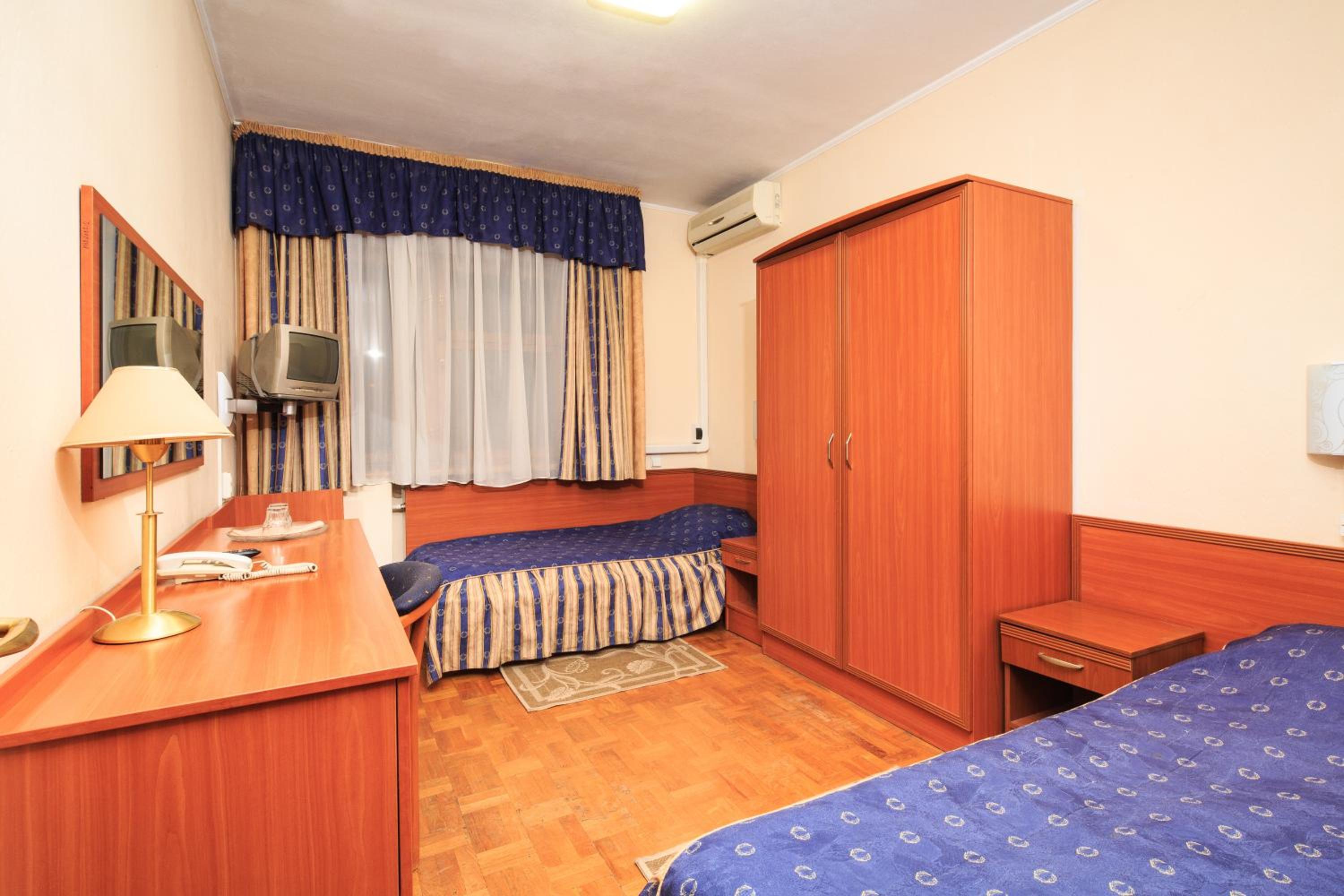 Mixed Dormitory Room