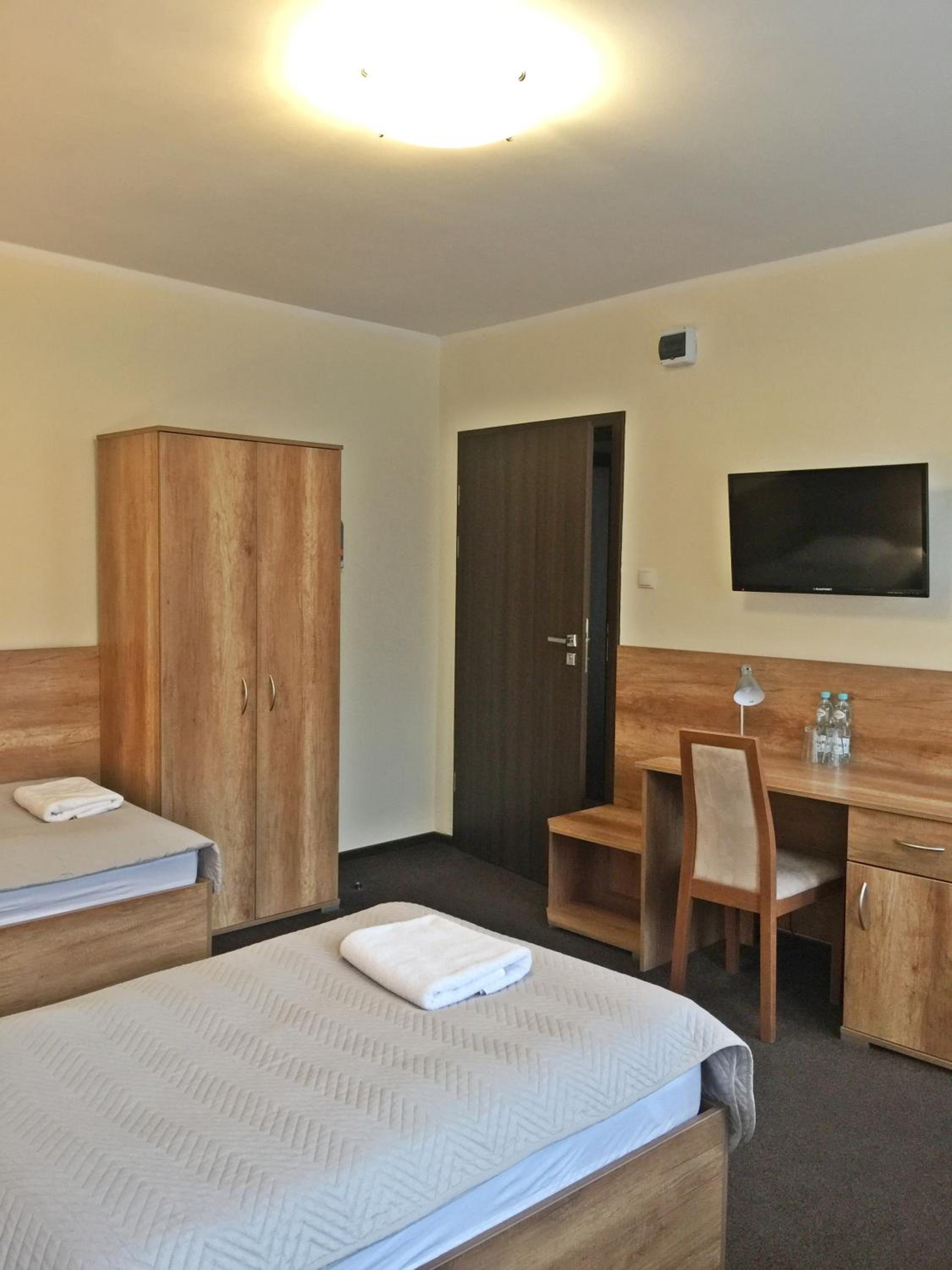 Twin Room - Photo 9