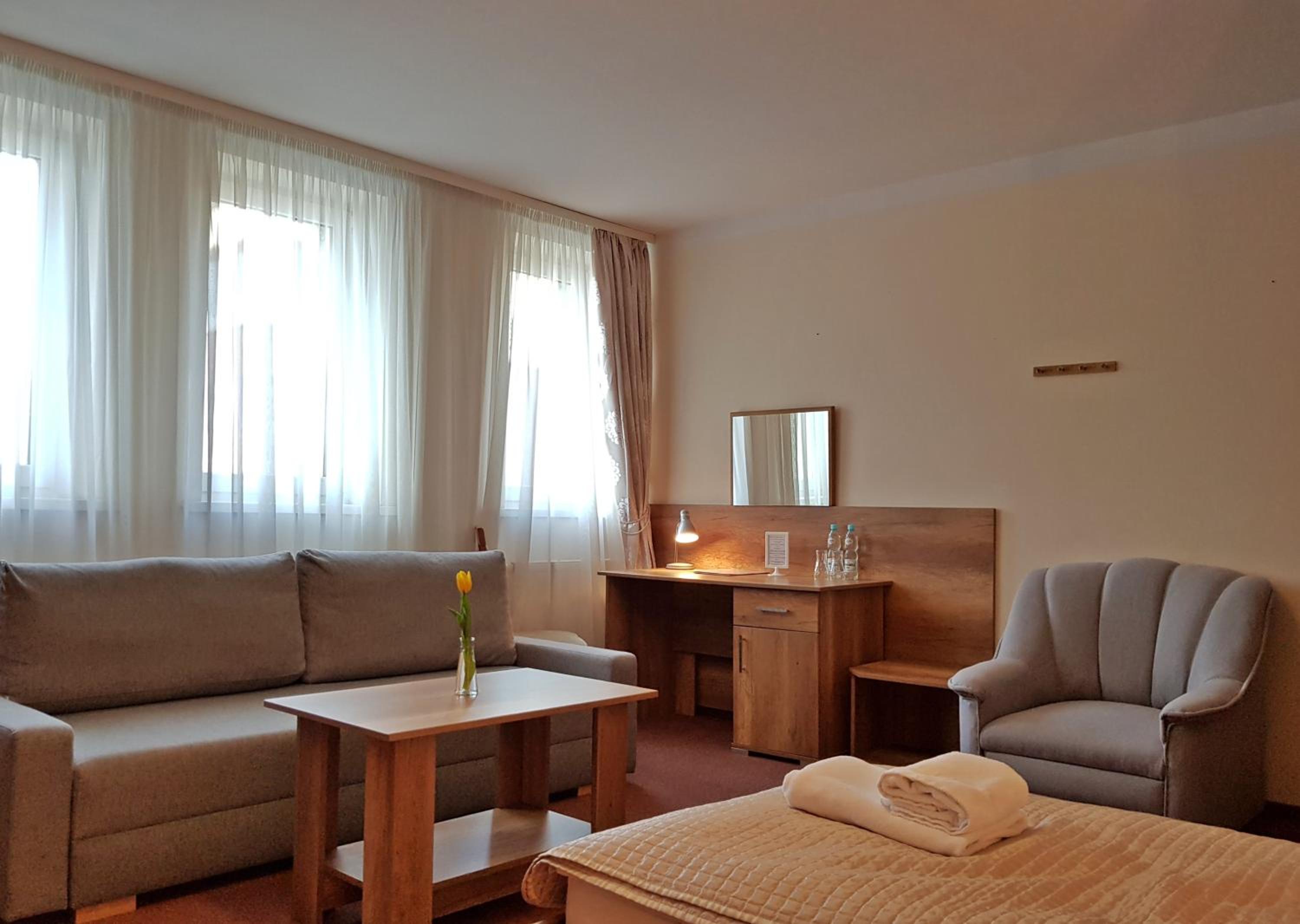 Twin Room - Photo 10