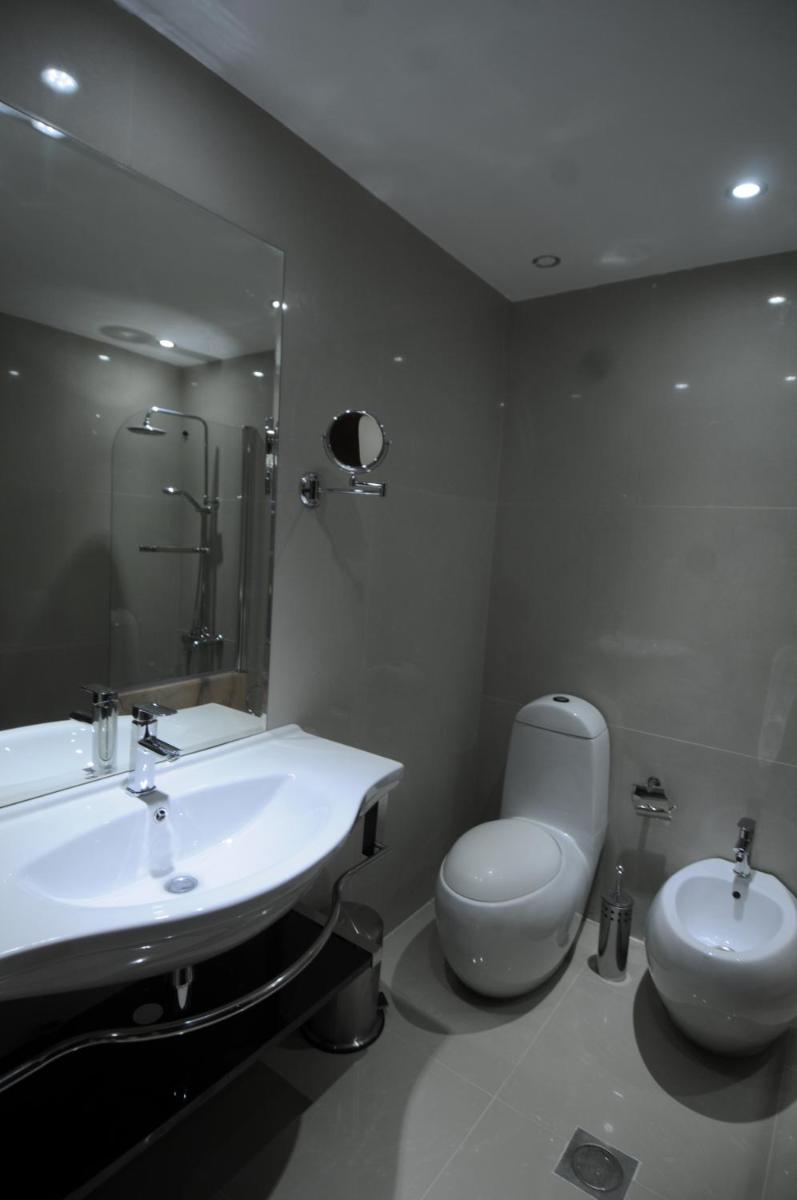 Double or Twin Room - Photo 12