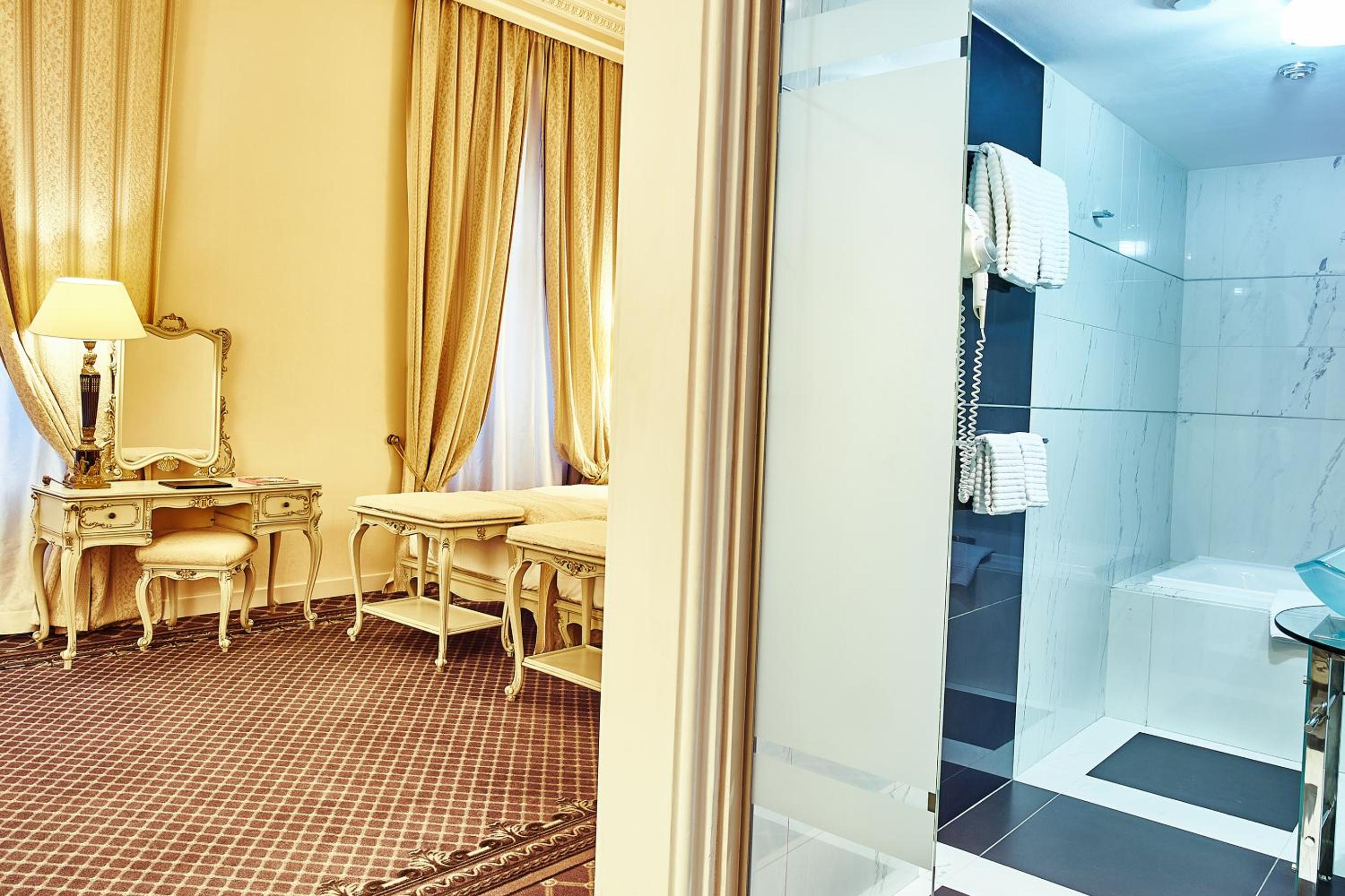 Standard Twin Room - Photo 4