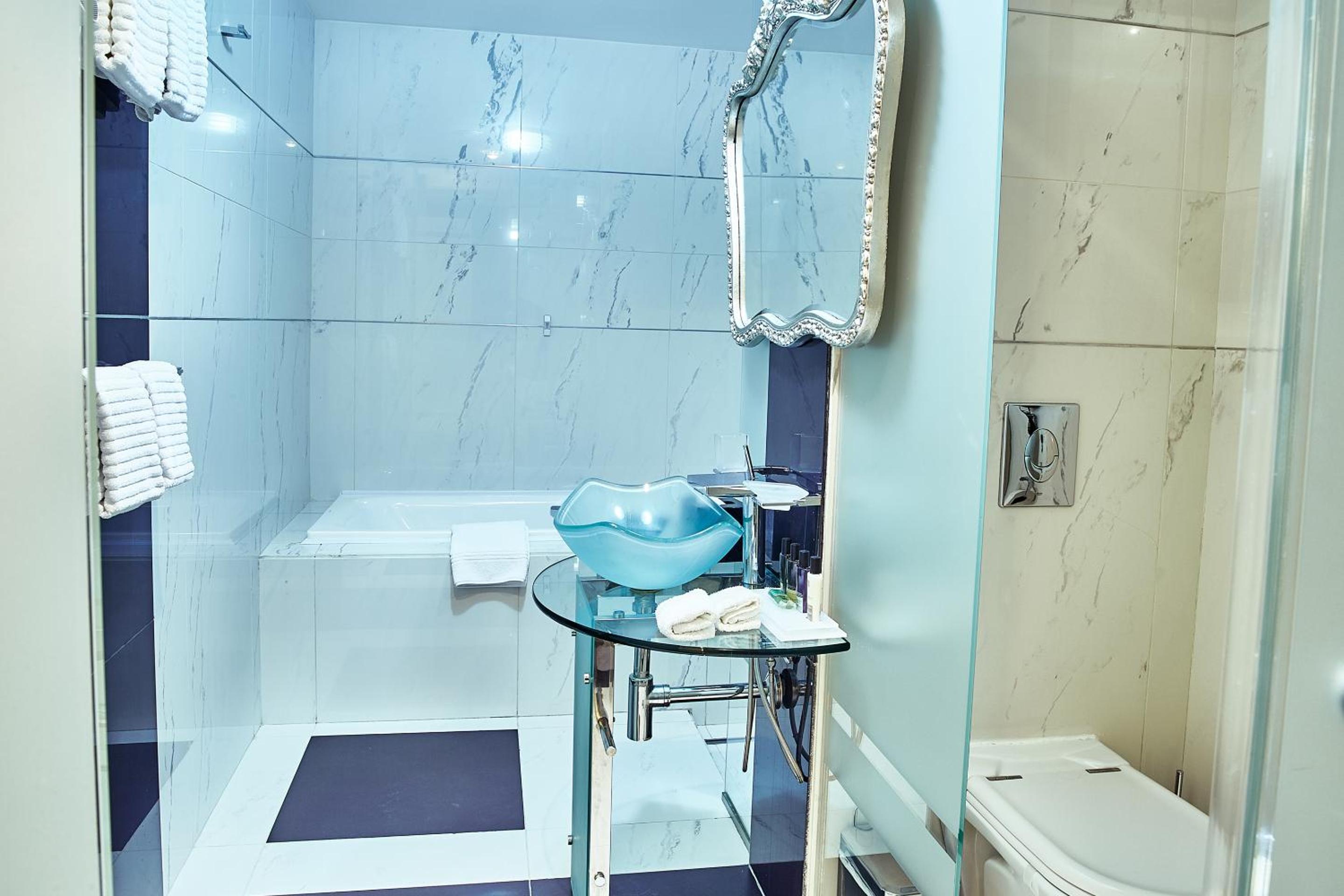 Standard Twin Room - Photo 2