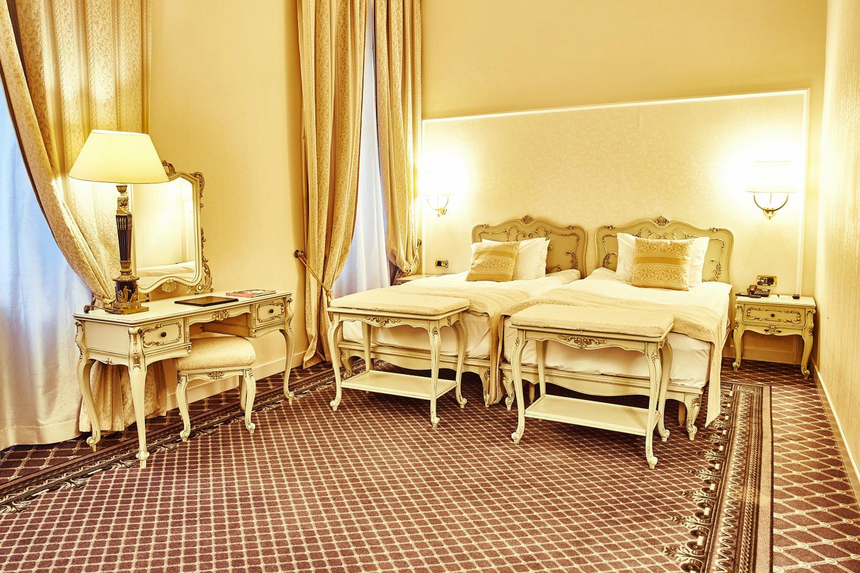 Standard Twin Room - Photo 1