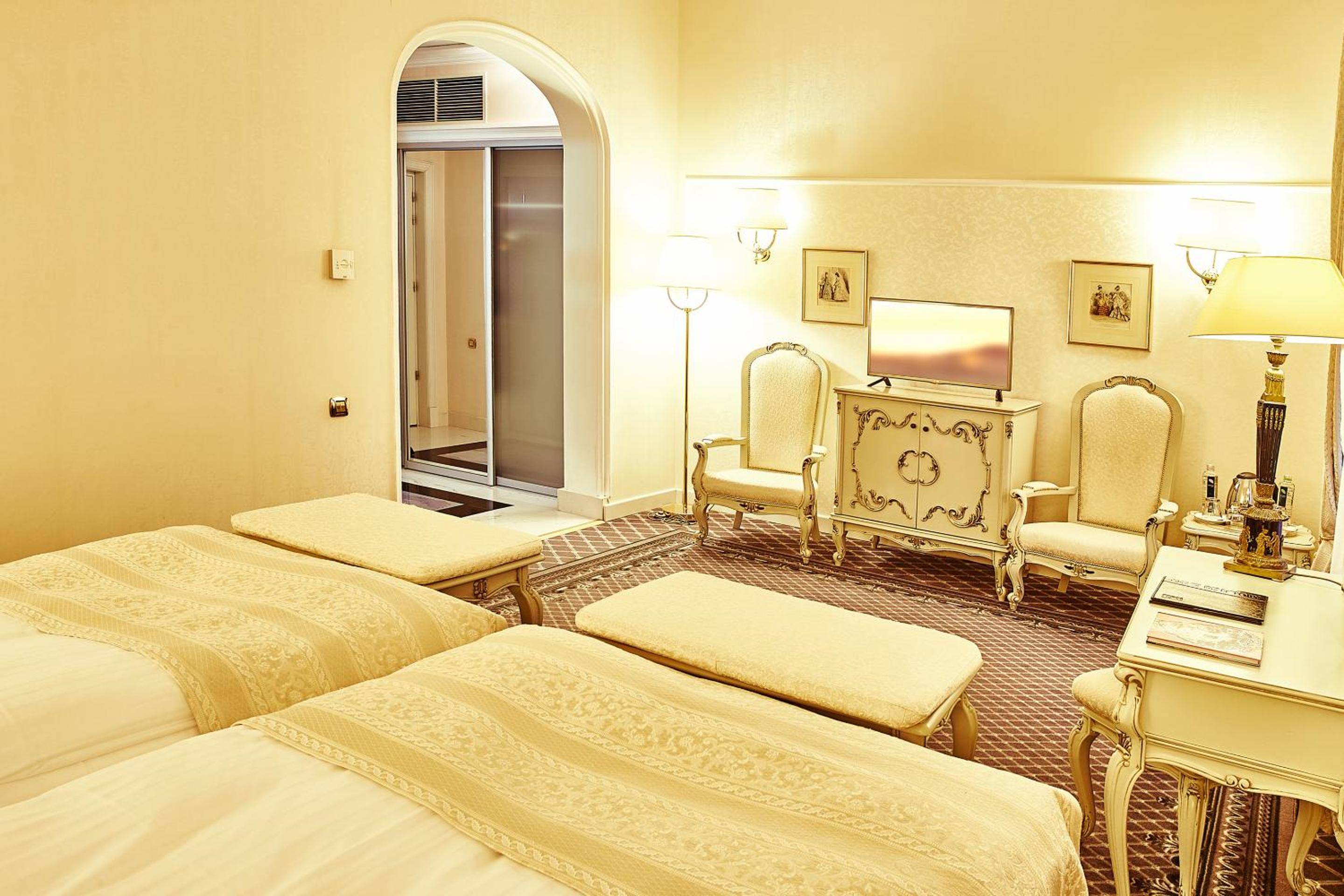 Standard Twin Room - Photo 3