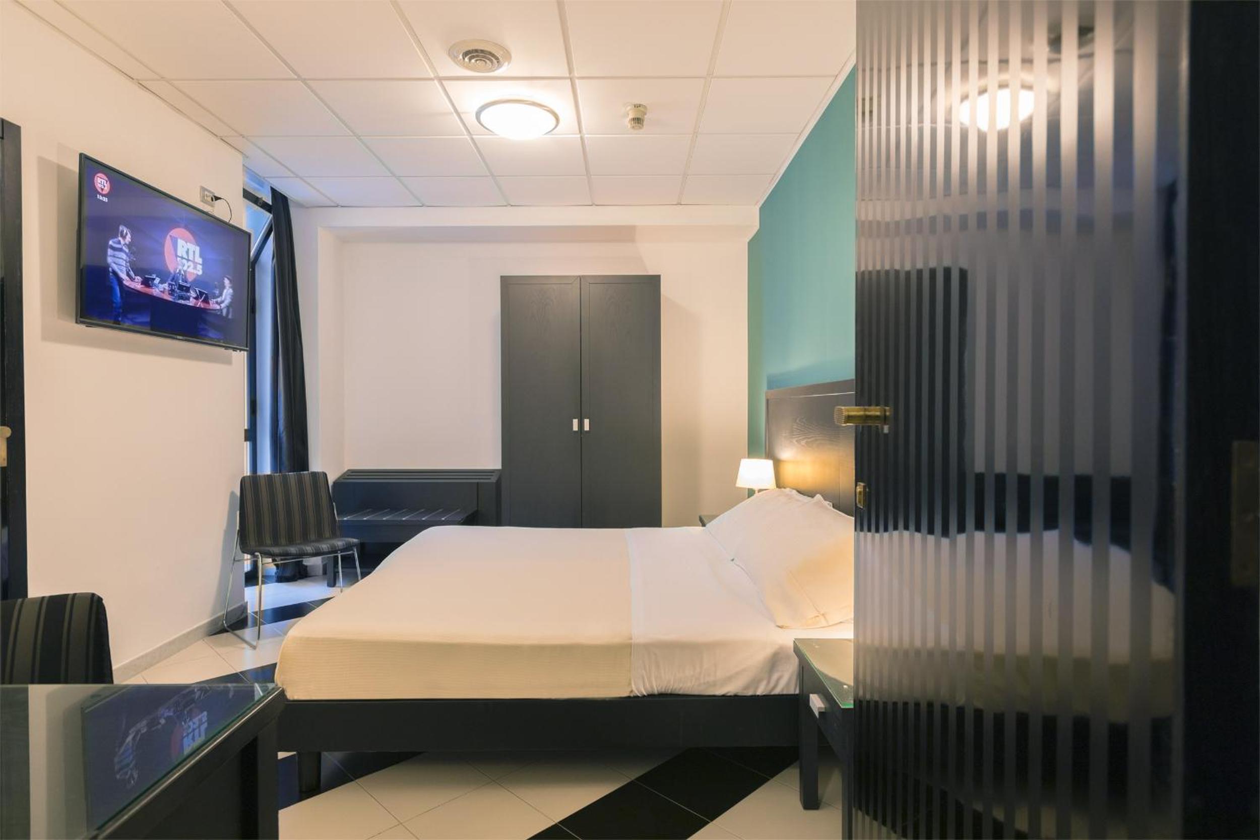 Twin Room - Photo 2
