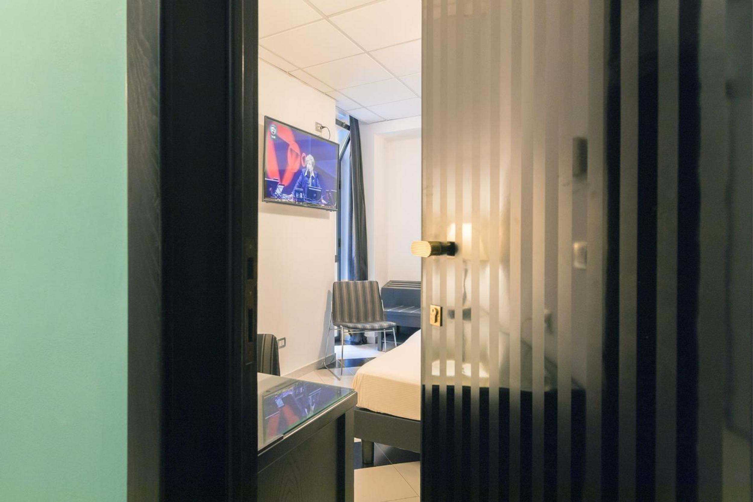 Twin Room - Photo 1